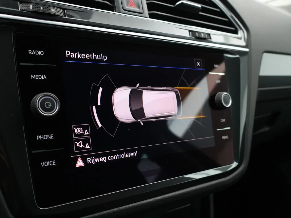 Volkswagen-Tiguan-image-17