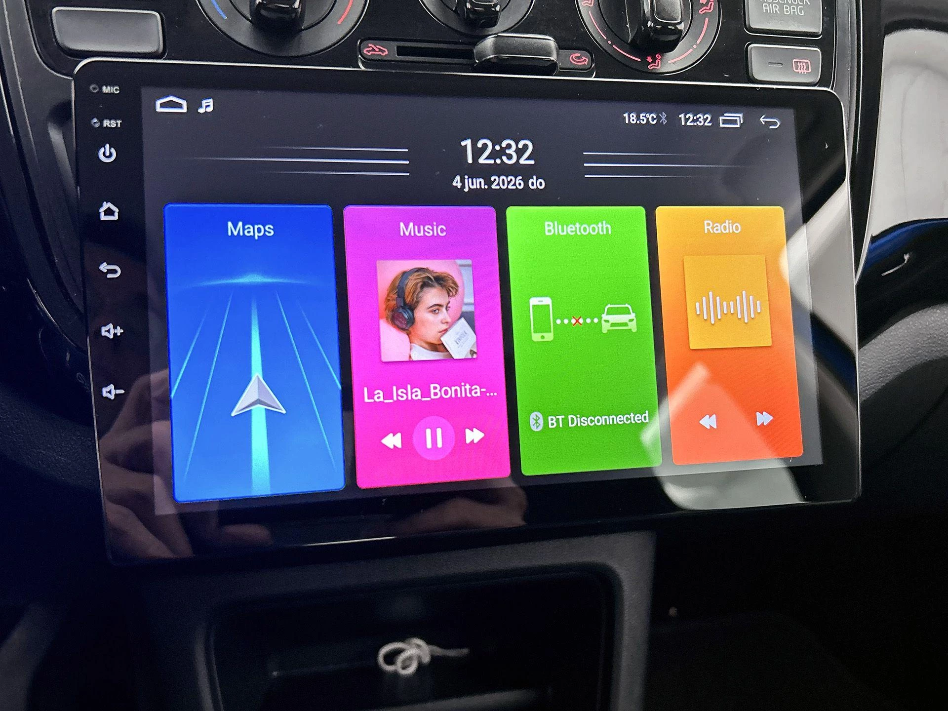 Volkswagen-up!-image-24