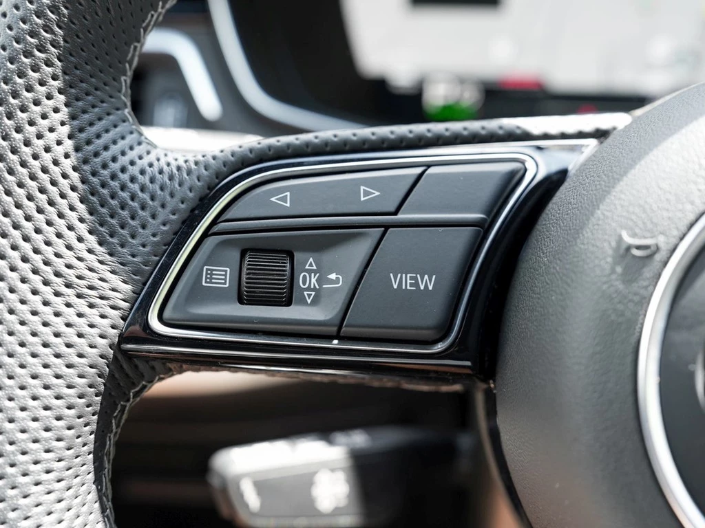 Audi A4 Avant 40 TFSI S line competition plus Matrix