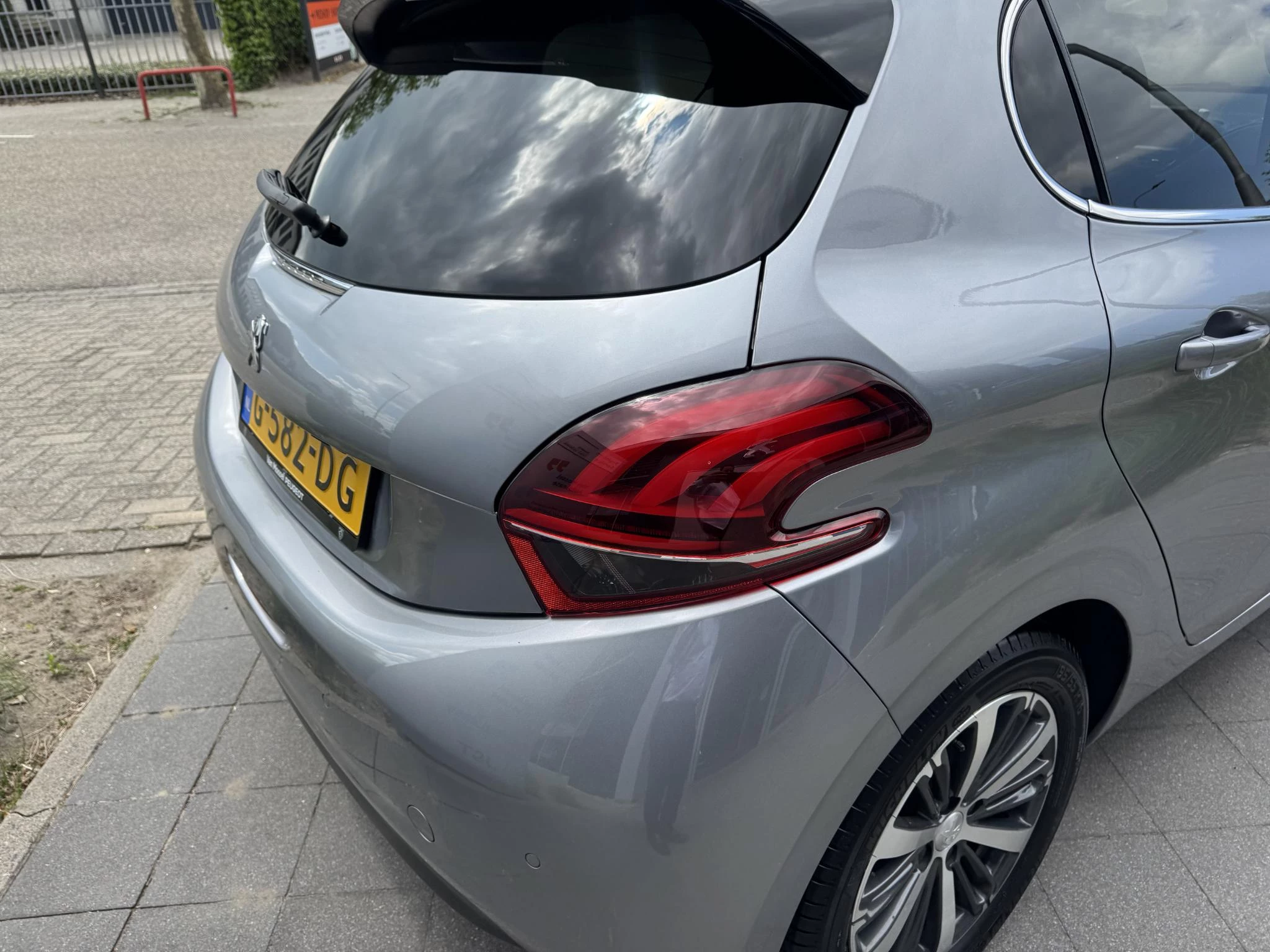 Peugeot-208-image-11