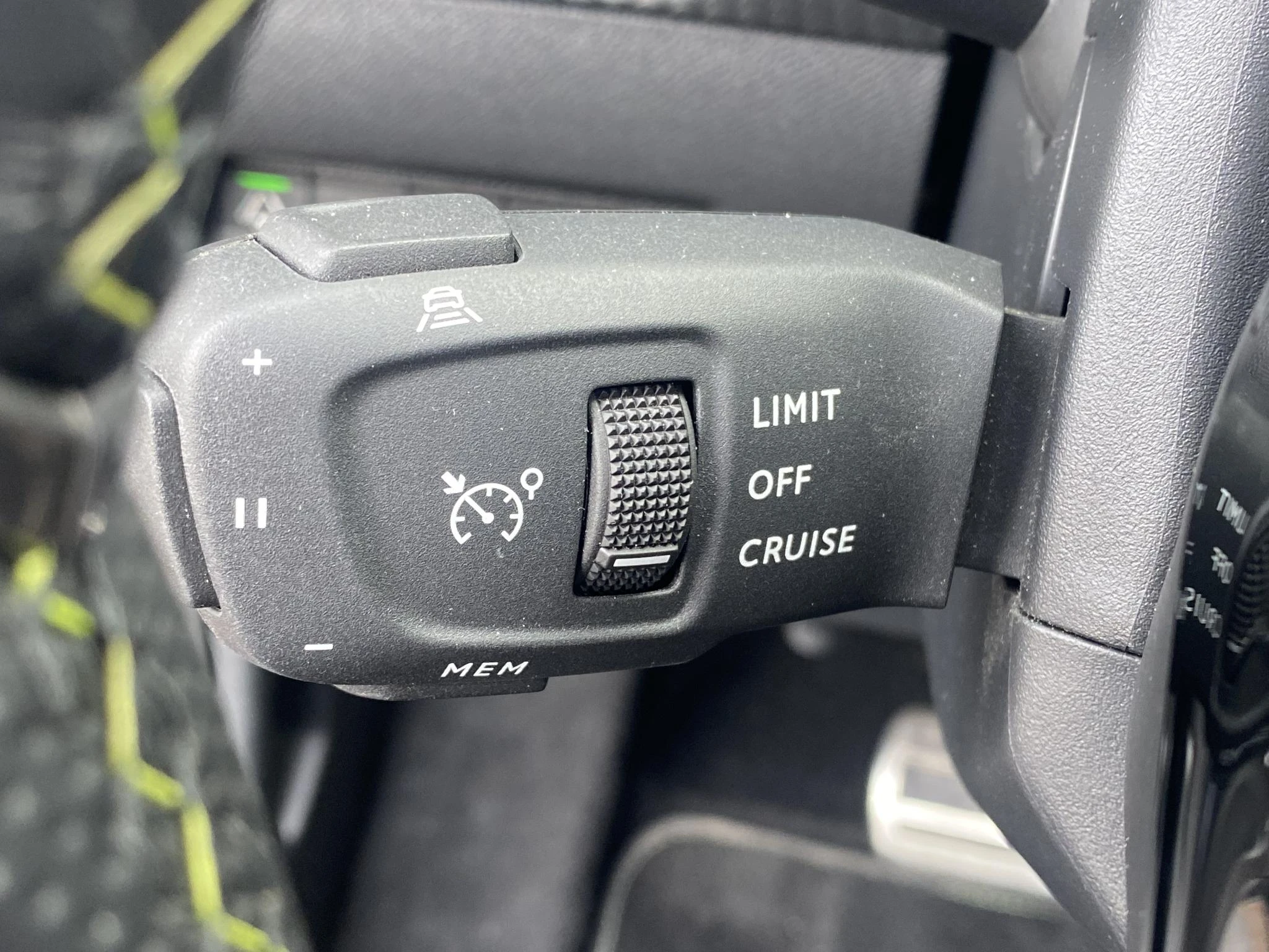 Peugeot-e-2008-image-15