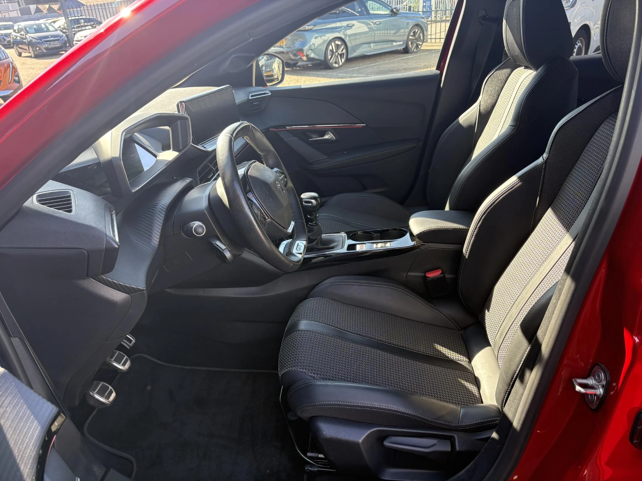 Peugeot-208-image-8