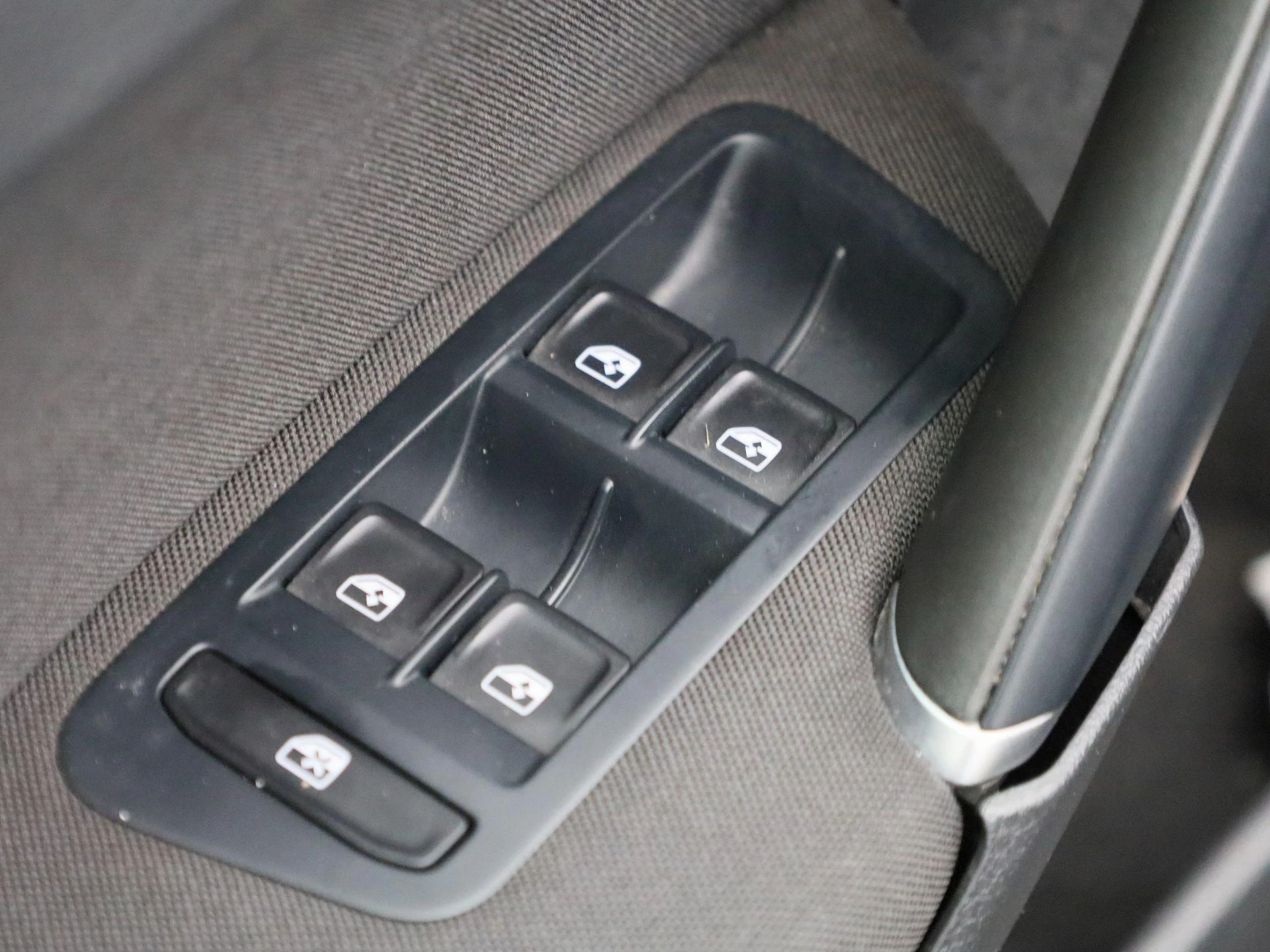 Volkswagen-Golf-image-28