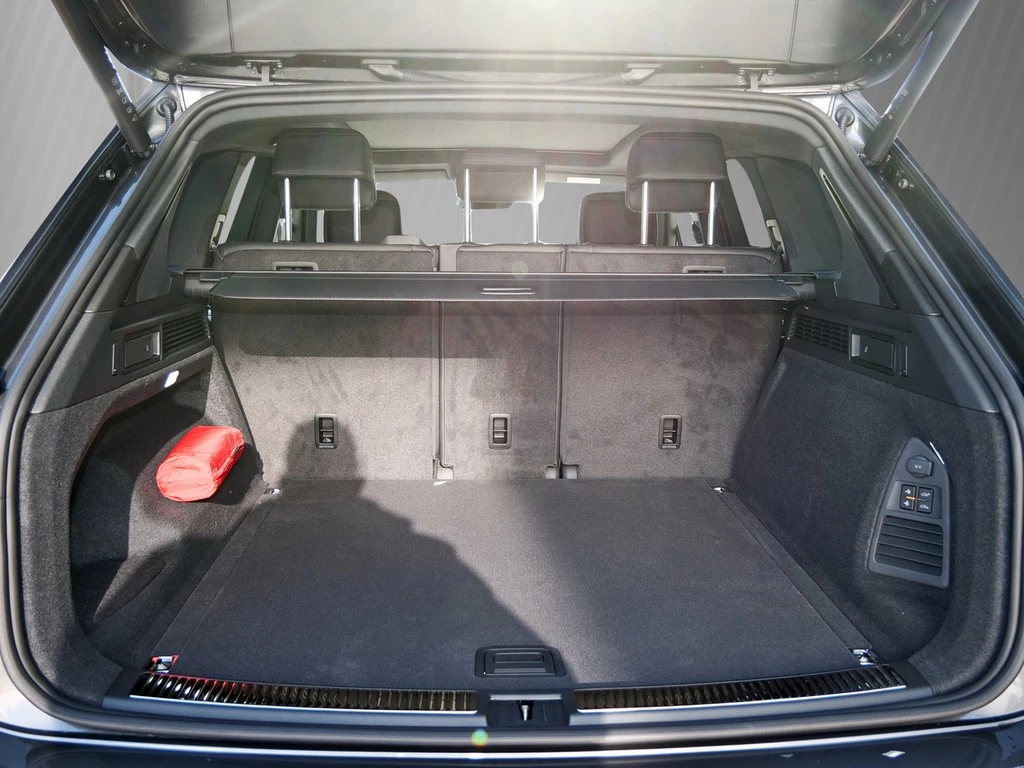 Volkswagen-Touareg-image-5
