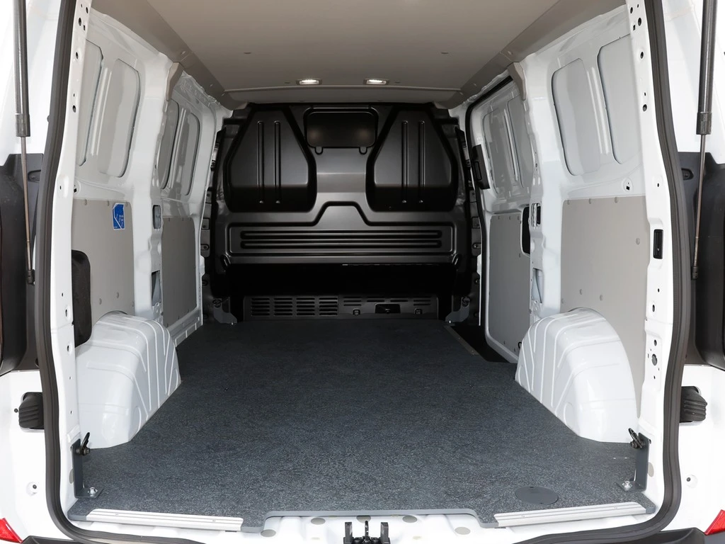 Volkswagen-Transporter-image-4