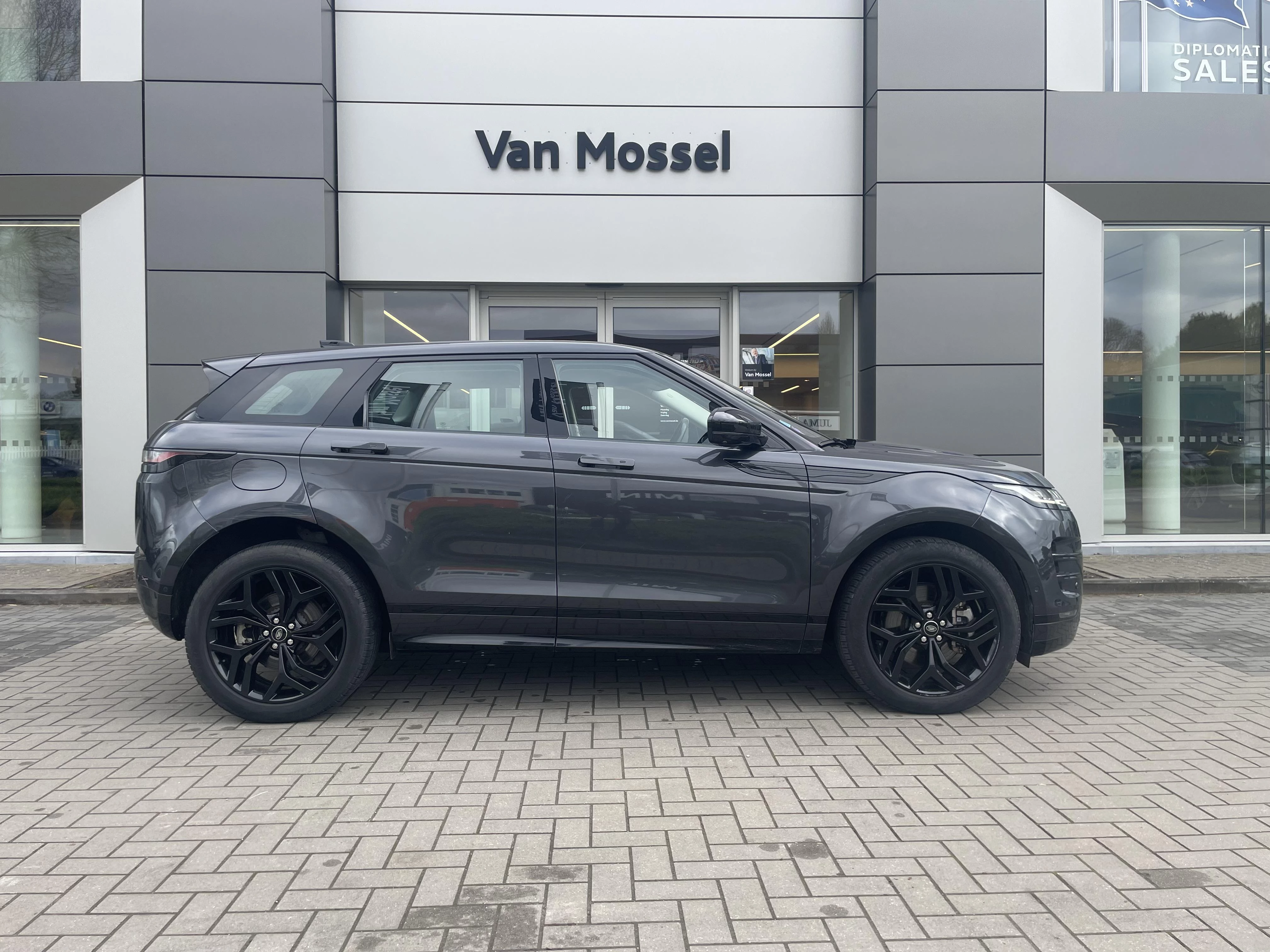 Land Rover Range Rover Evoque P300e R-Dynamic HSE