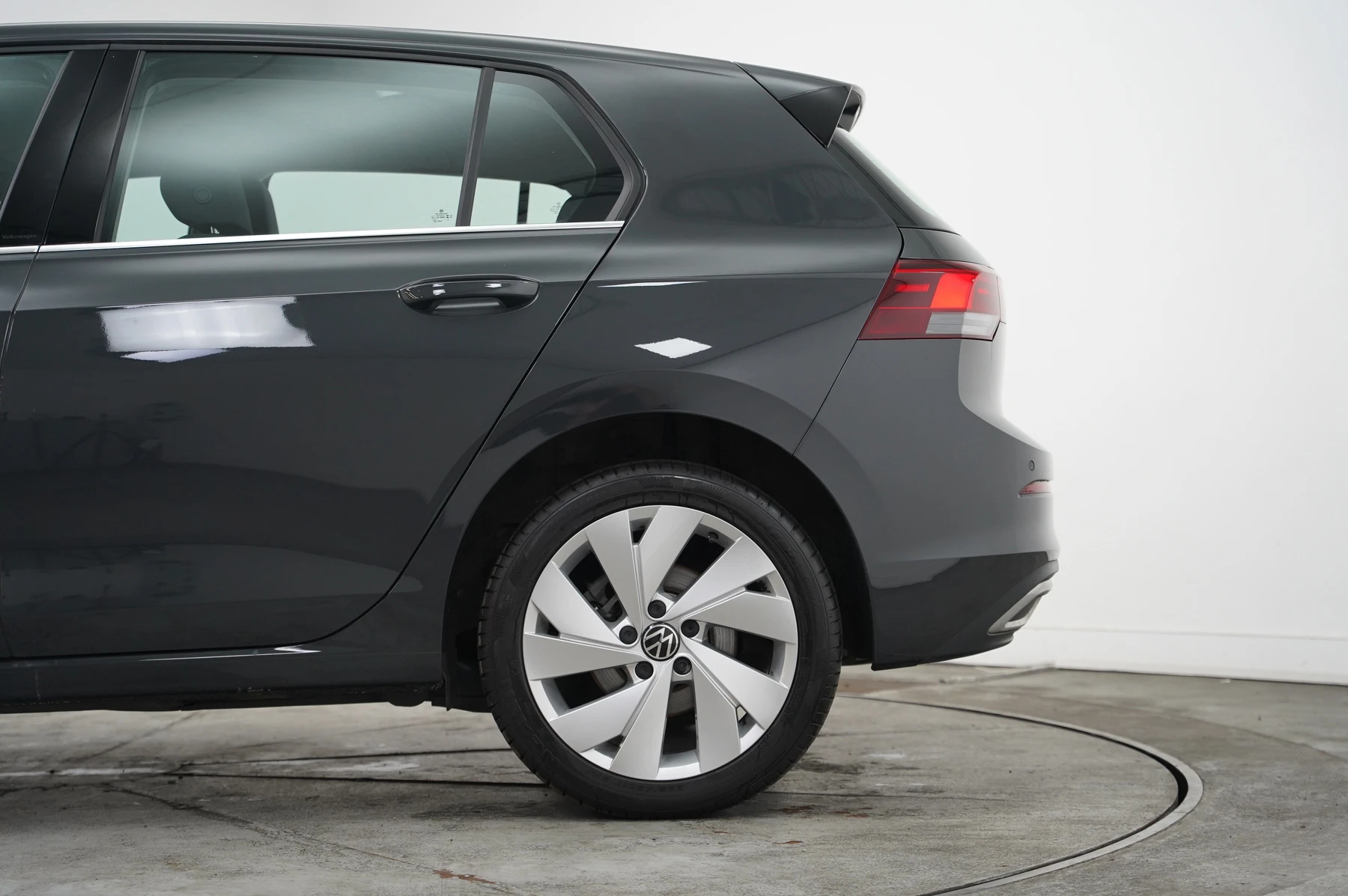 Volkswagen-Golf-image-33