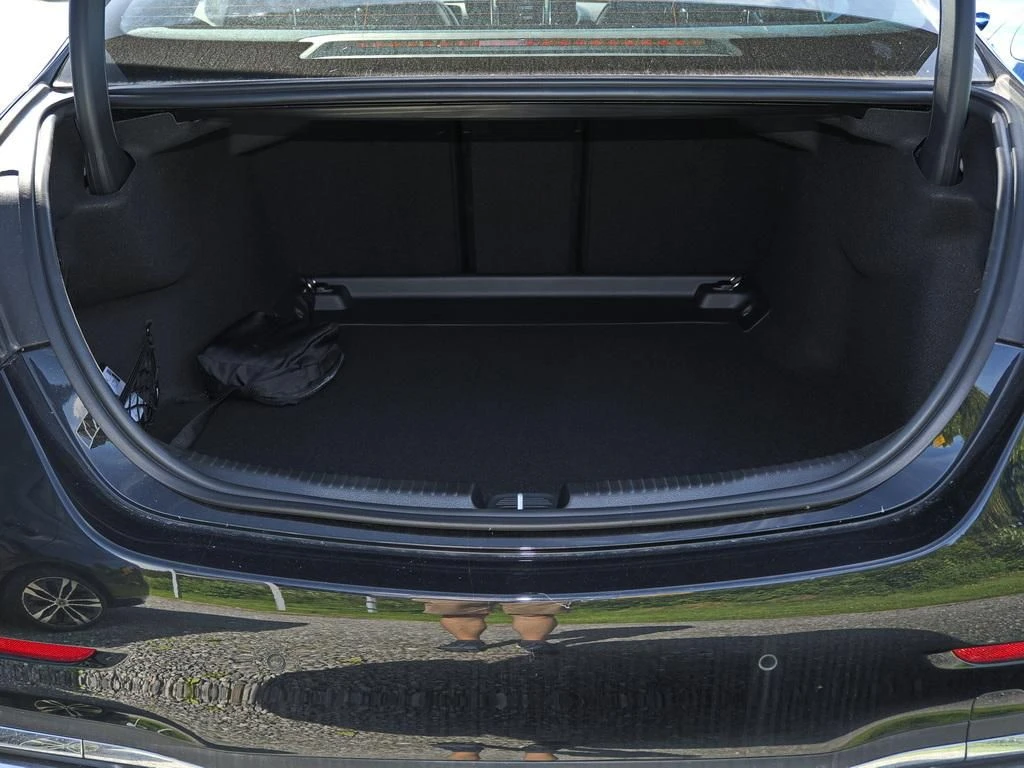 Mercedes-Benz-C-Klasse 300-image-15