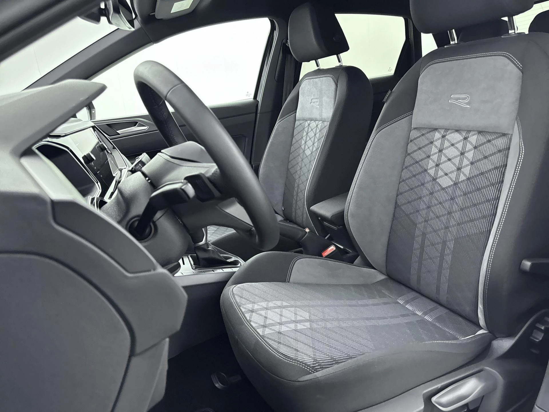 Volkswagen-Polo-image-8