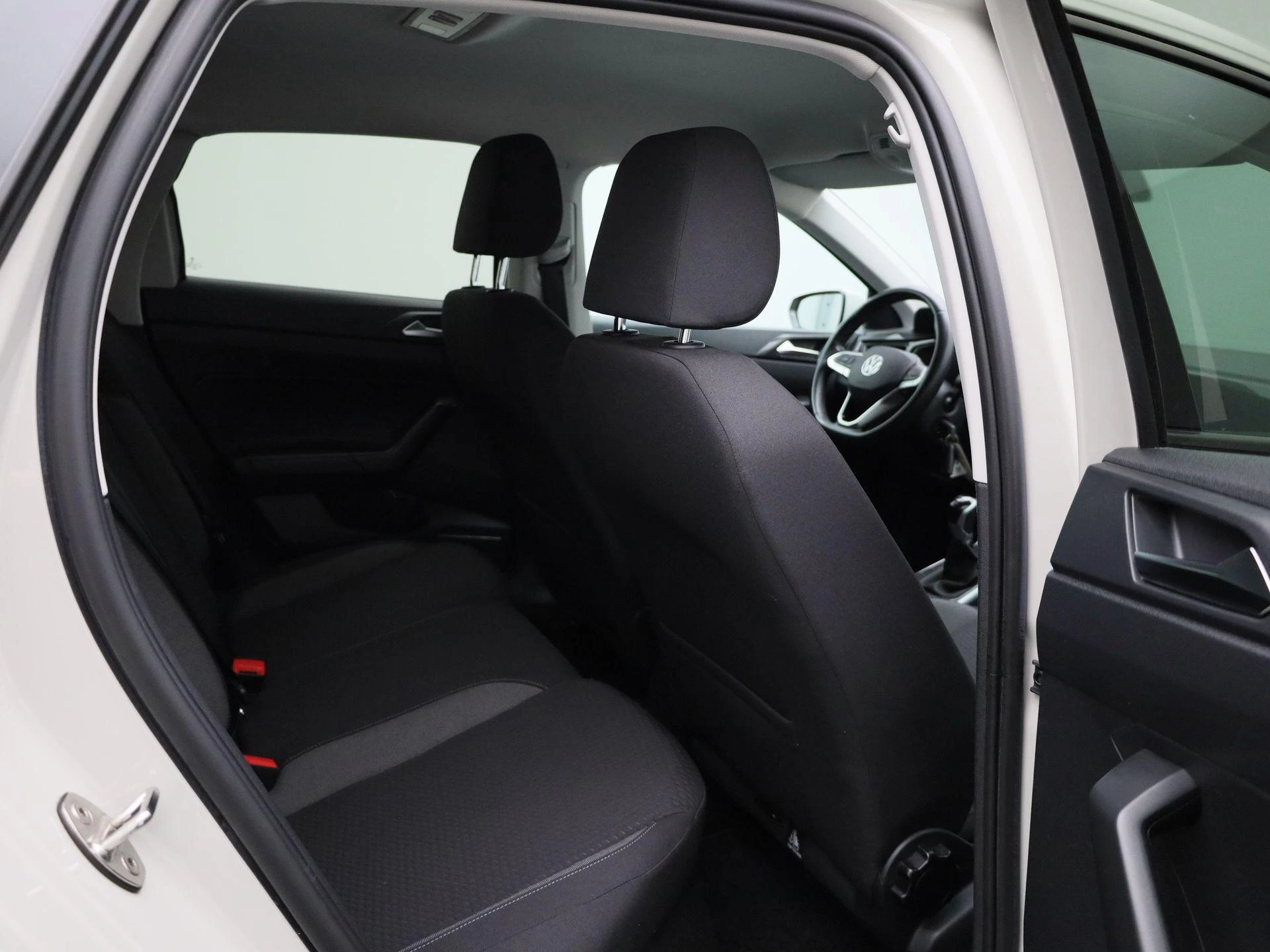 Volkswagen-Polo-image-31