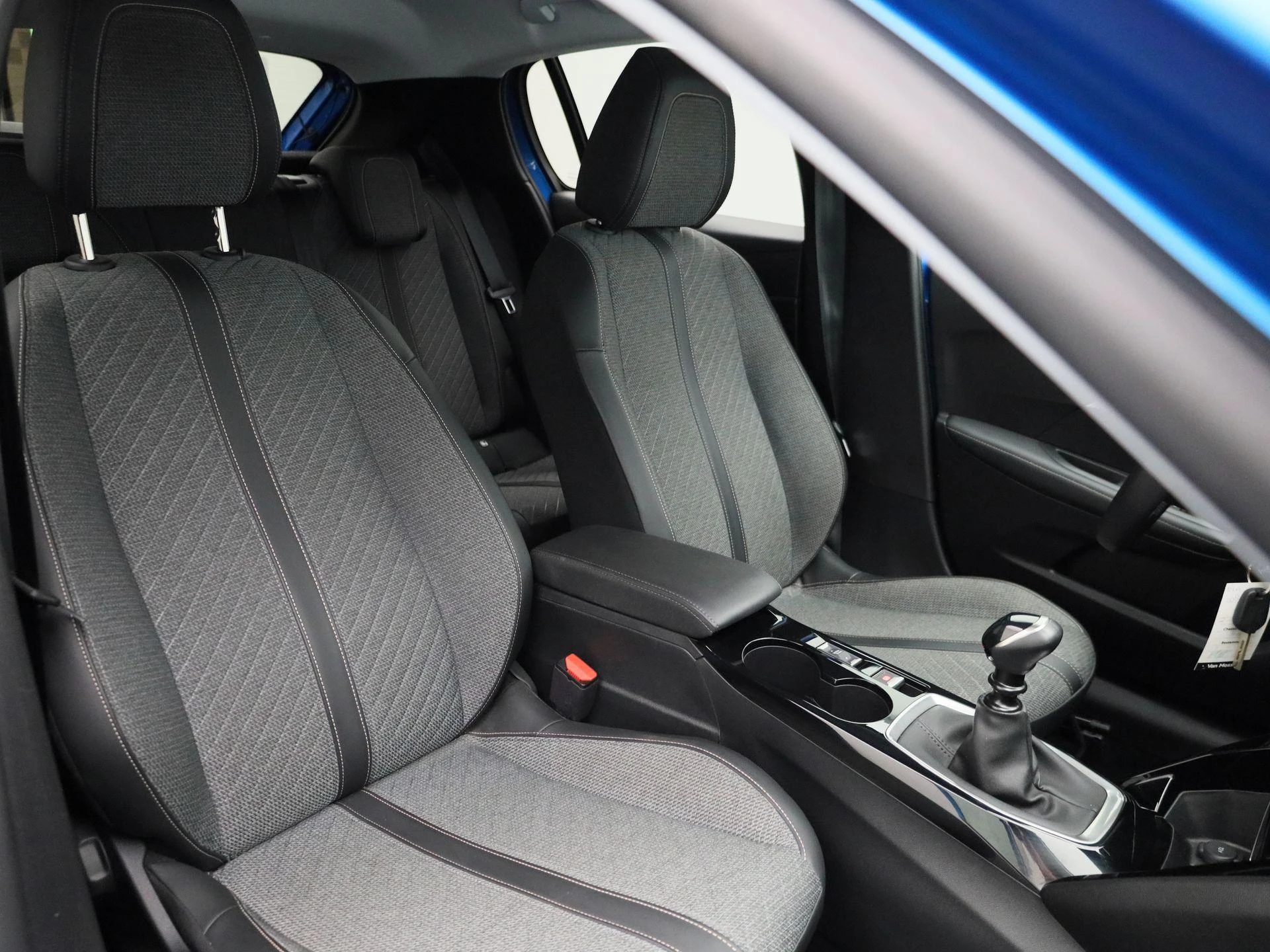 Peugeot 208 - 32