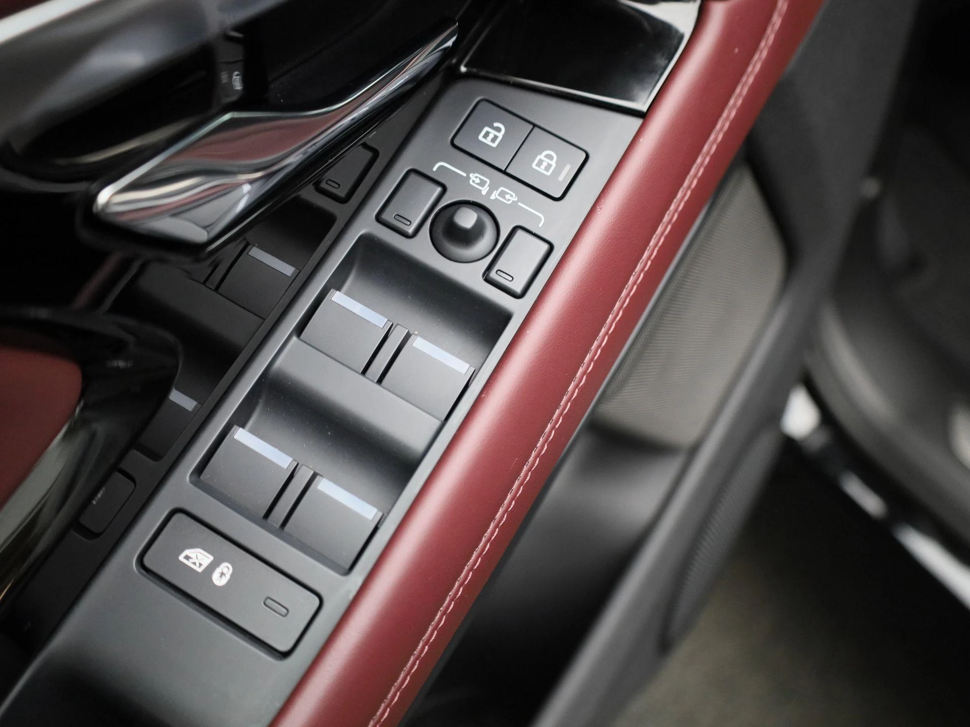 Land Rover-Range Rover Evoque-image-33