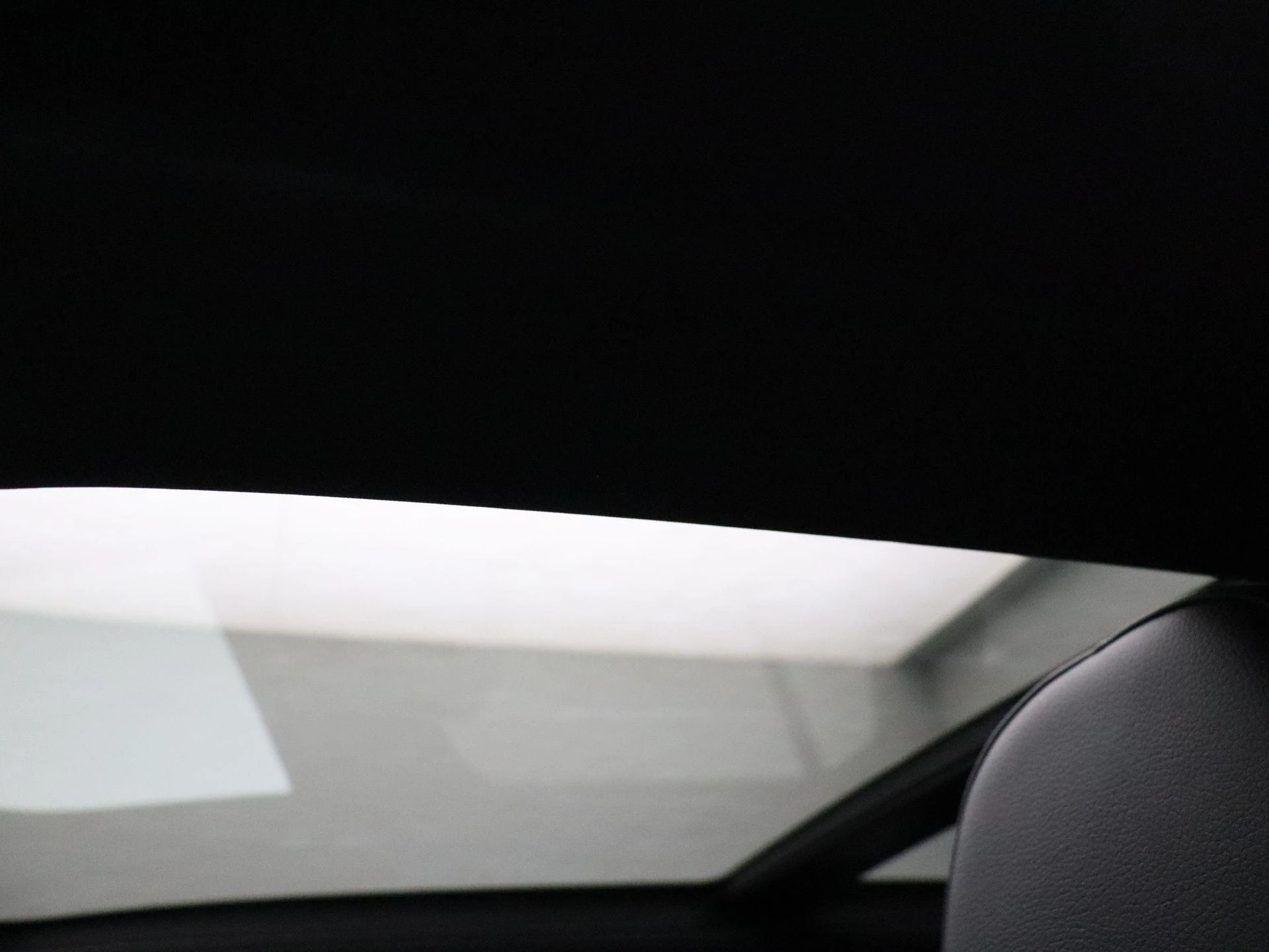 Mercedes-Benz-EQE-image-14