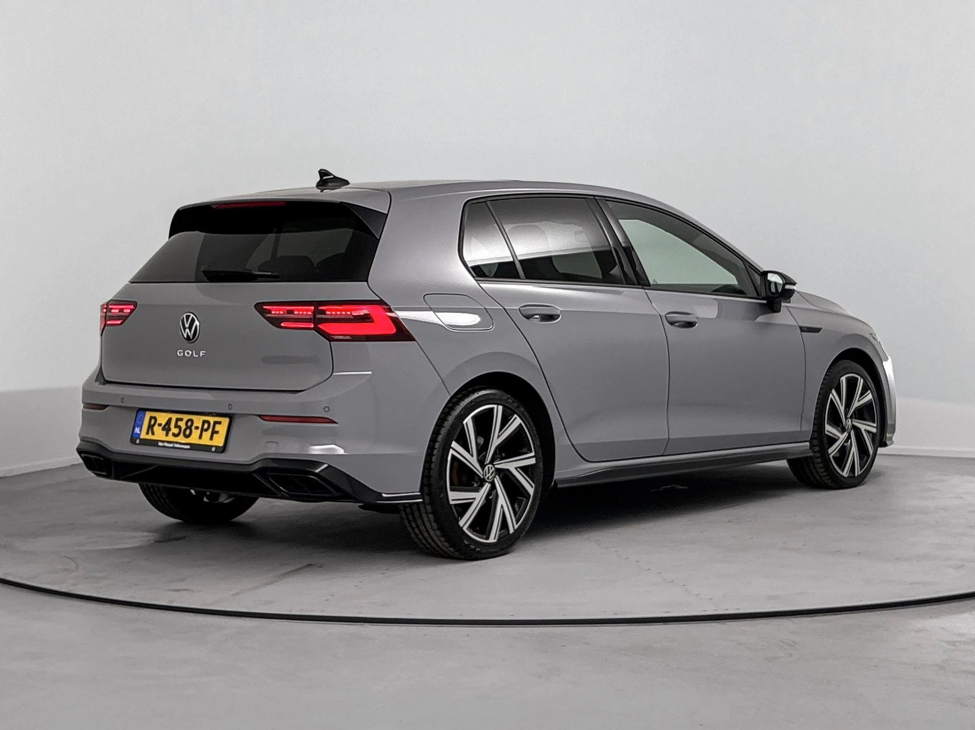 Volkswagen-Golf-image-3