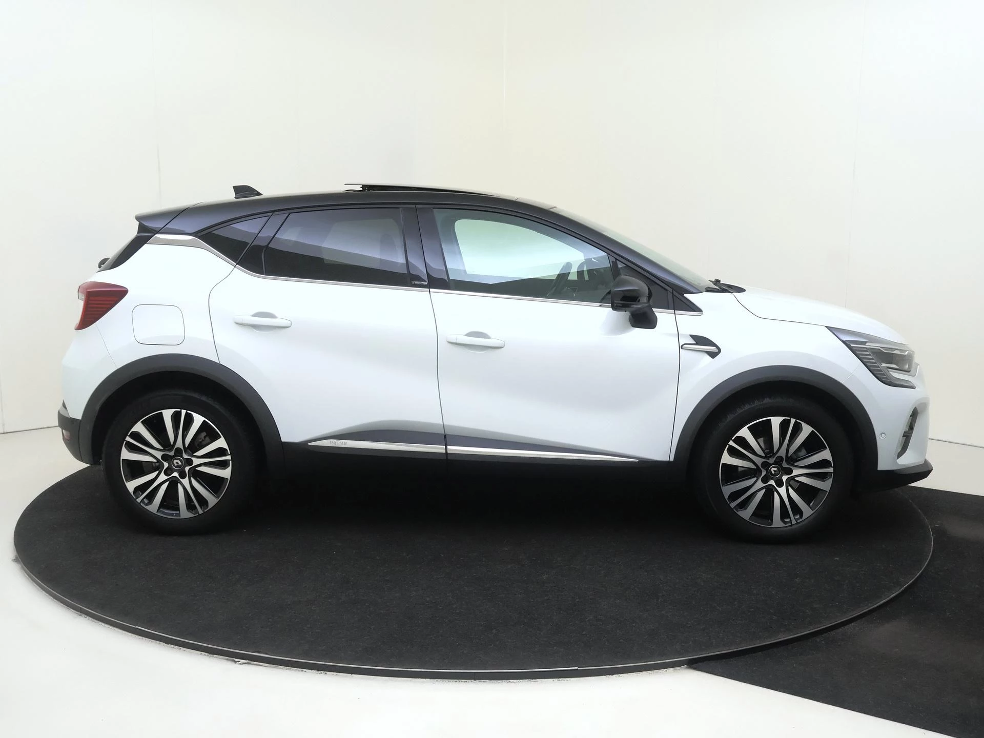 Renault Captur 1.6 E-Tech Plug-in Hybrid 160 Initiale Paris