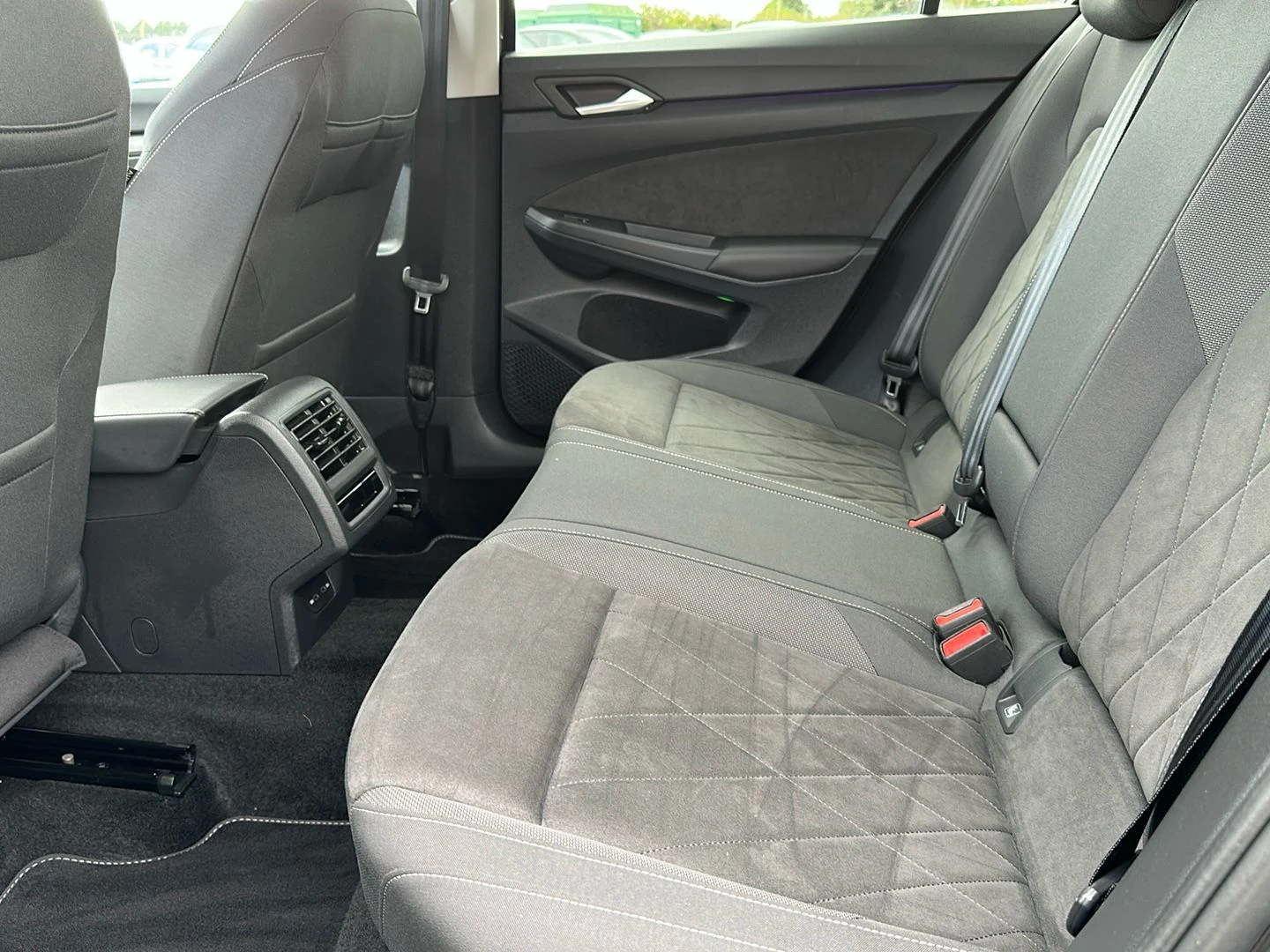 Volkswagen-Golf-image-6