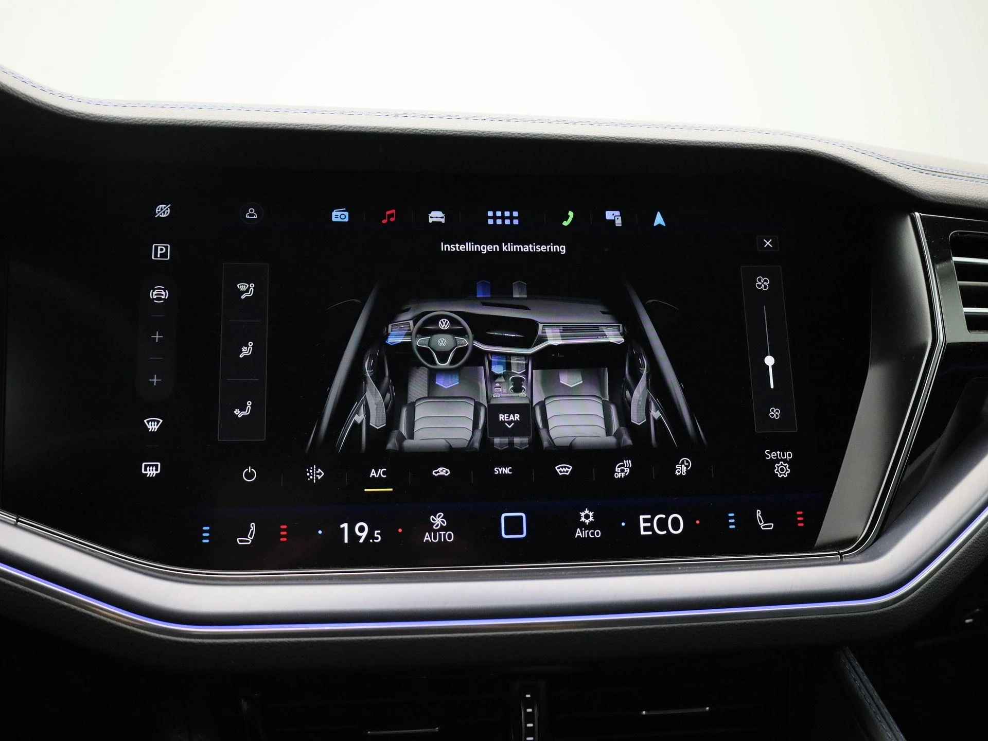 Volkswagen-Touareg-image-17