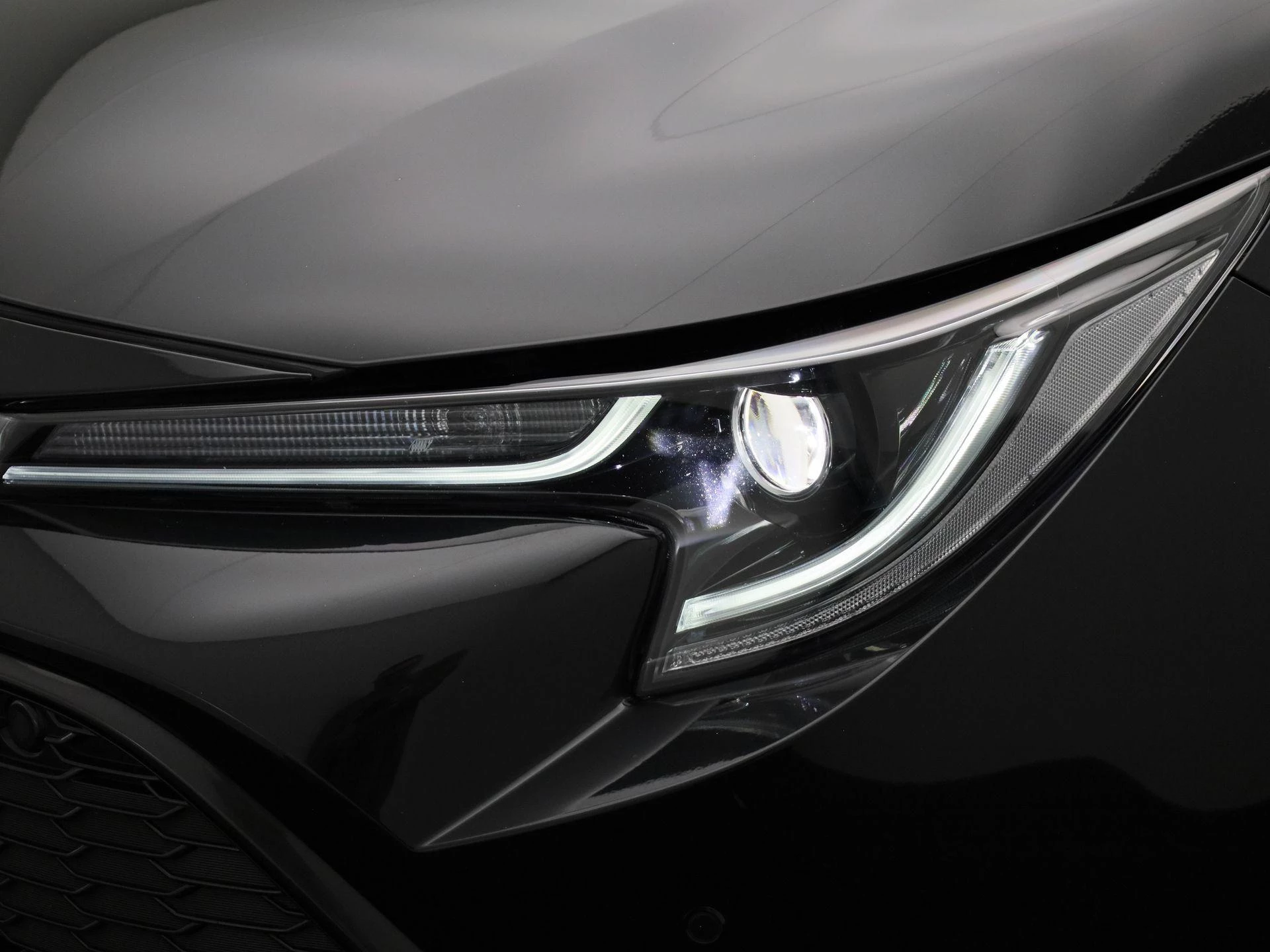 Toyota-Corolla Touring Sports-image-13