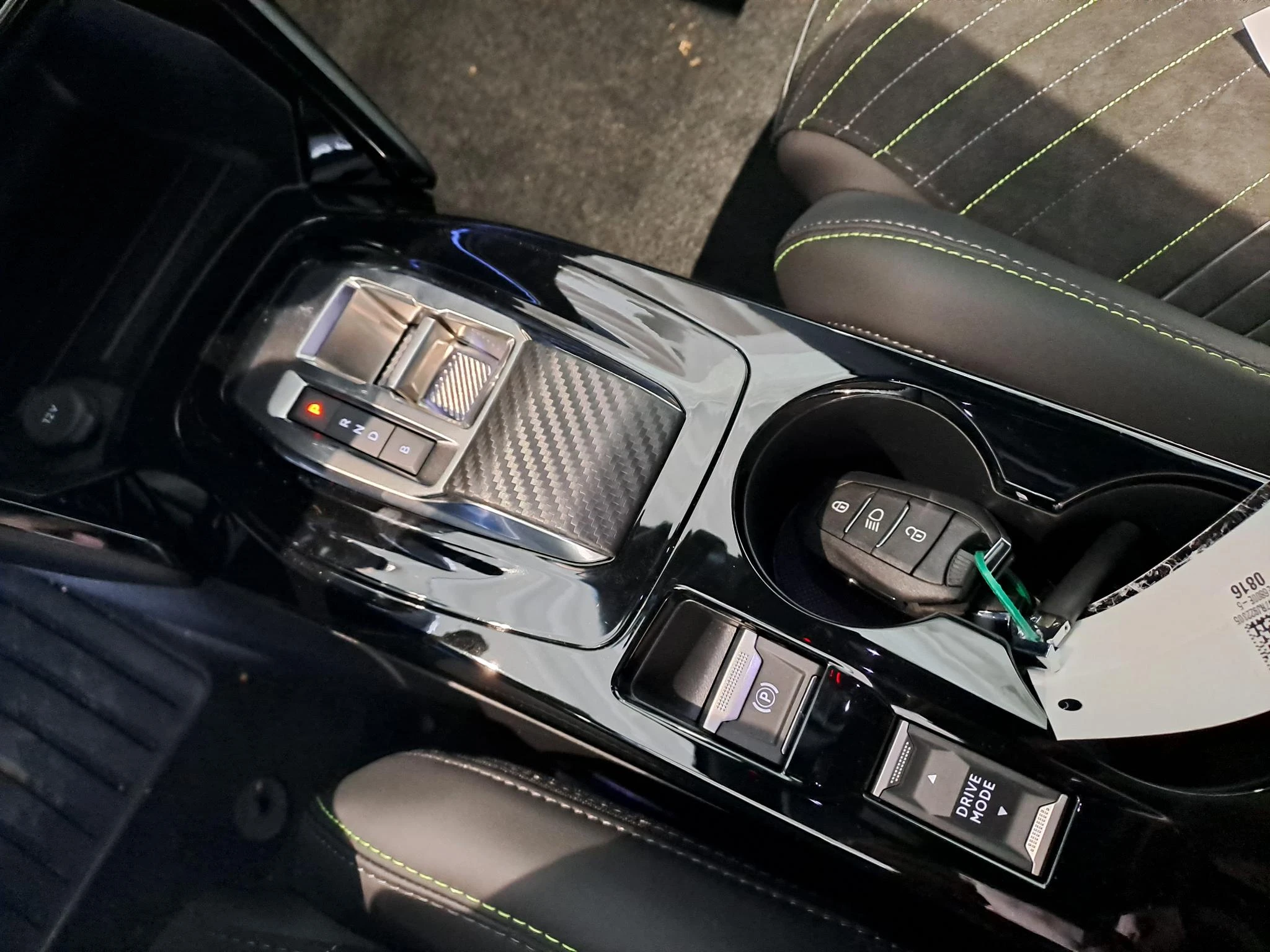 Peugeot-e-2008-image-7