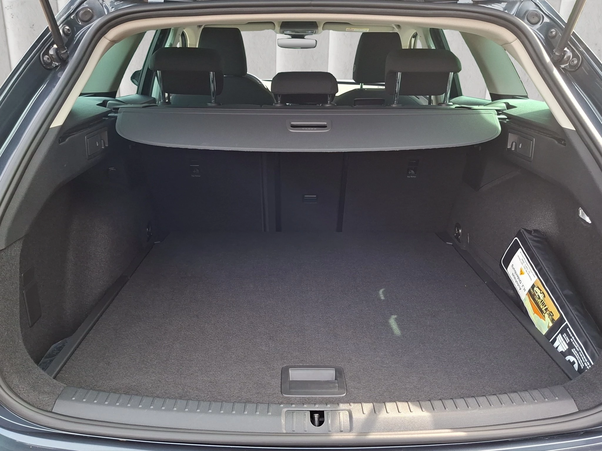 SEAT Leon Style Sportstourer 1.5 eTSI MHEV Aut. | LED | RFK | SHZ | Navi | LMF