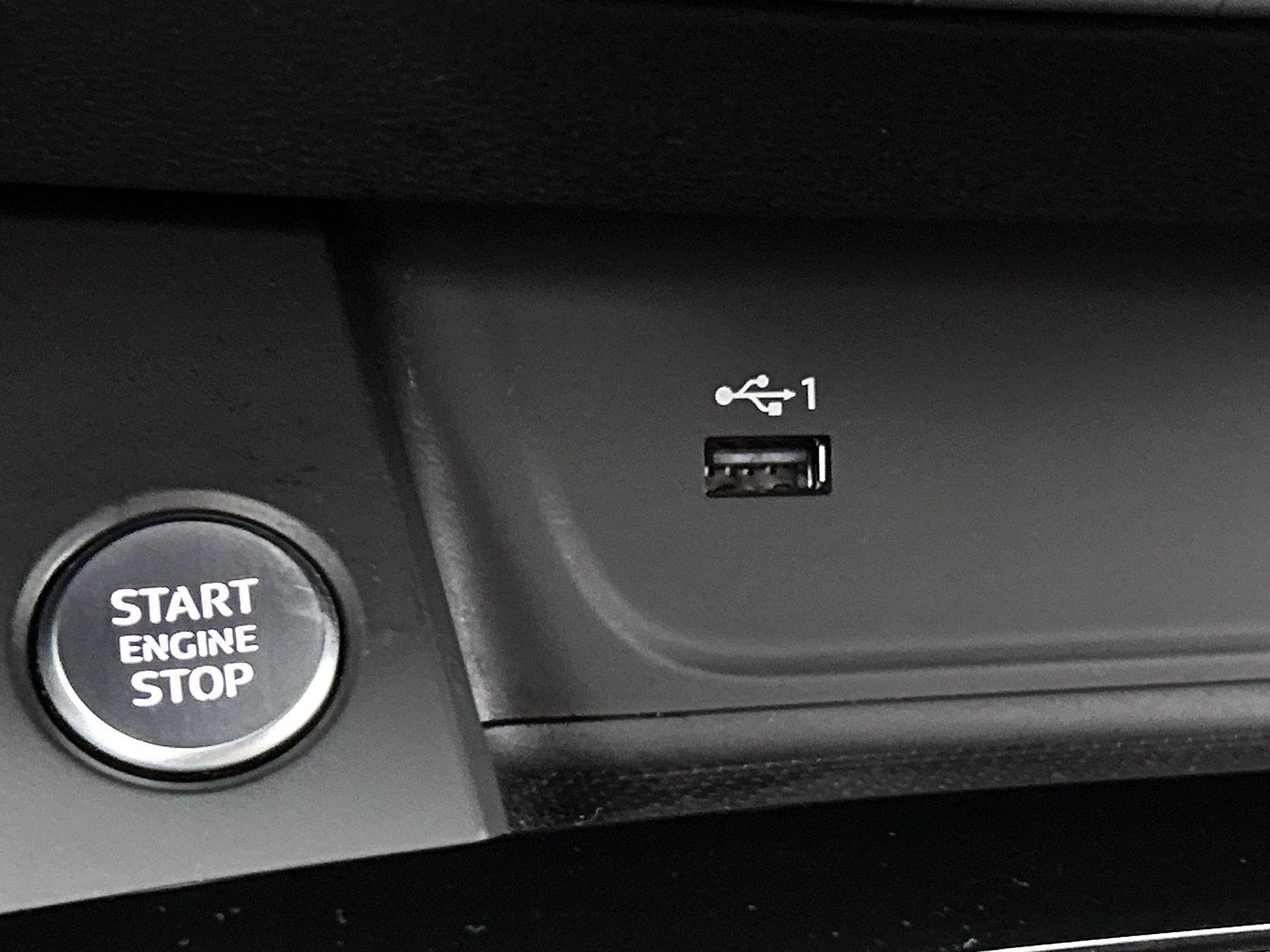 Audi A4 Limousine 40 TFSI quattro S edition