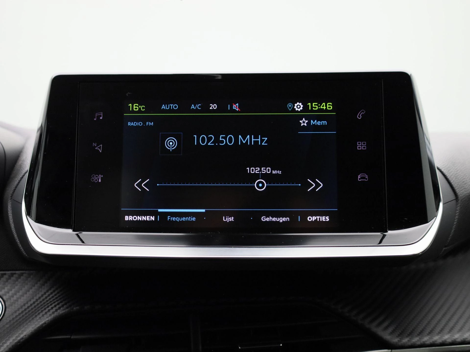 Peugeot-e-208-image-16