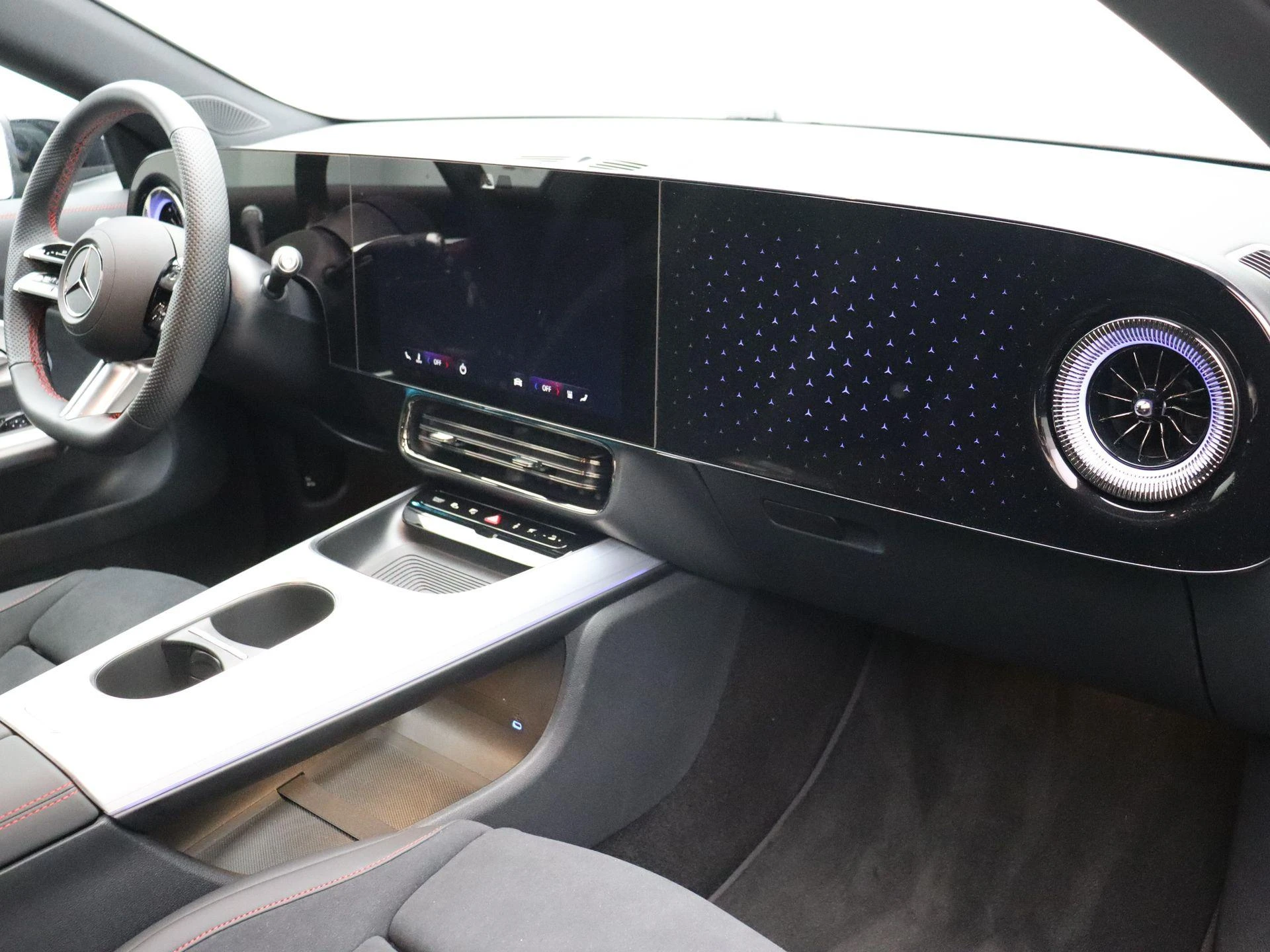 Mercedes-Benz CLA 250+ Sport Edition + MULTIBEAM + PANO + CARPLAY +