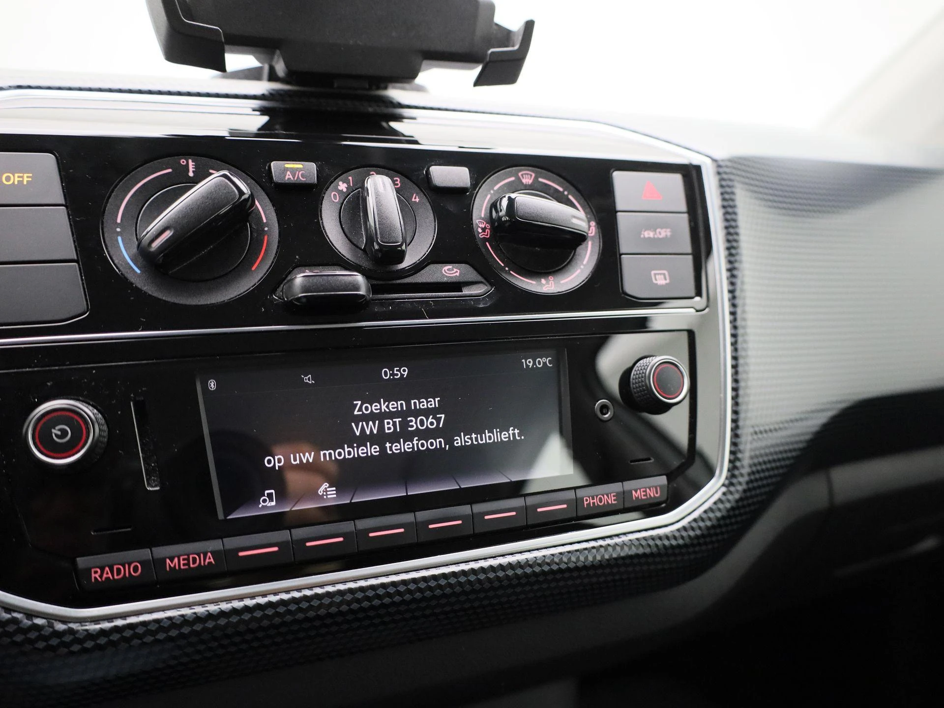 Volkswagen-up!-image-18