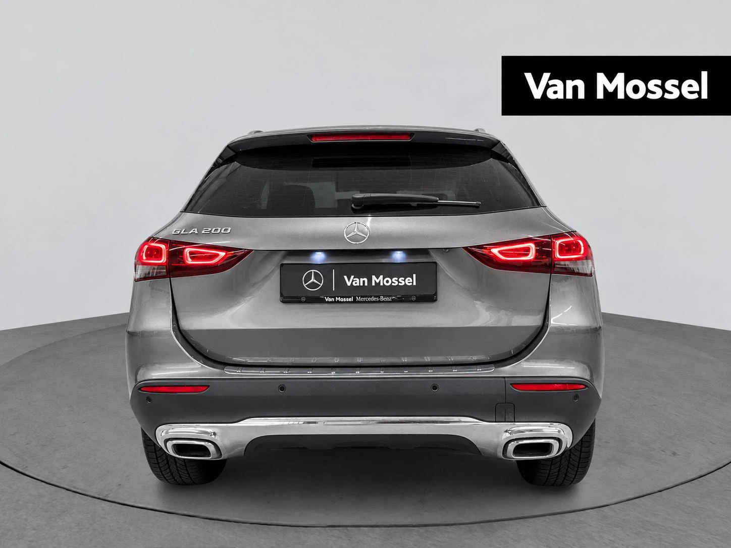 Mercedes-Benz-GLA-image-2