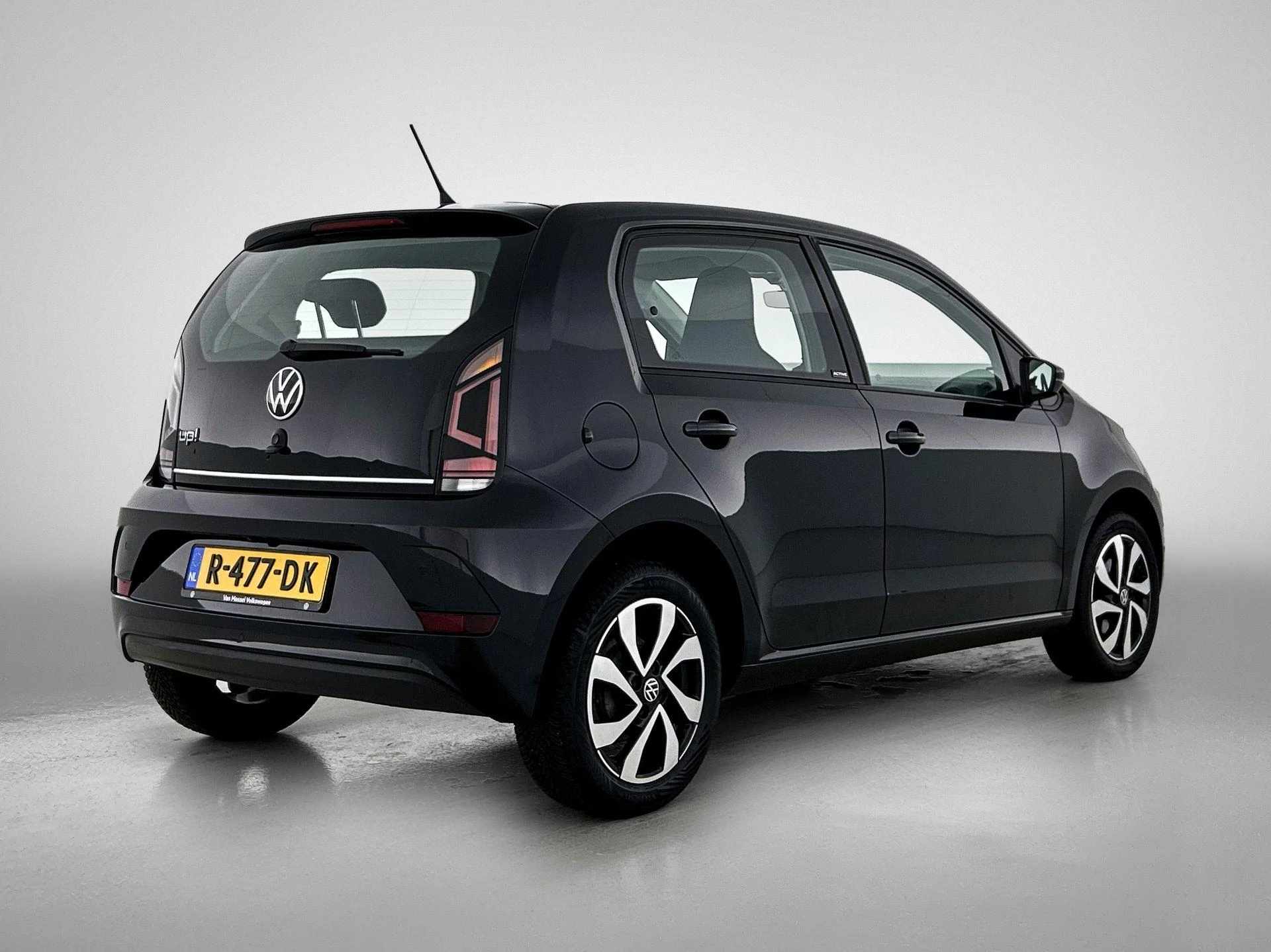 Volkswagen-up!-image-3