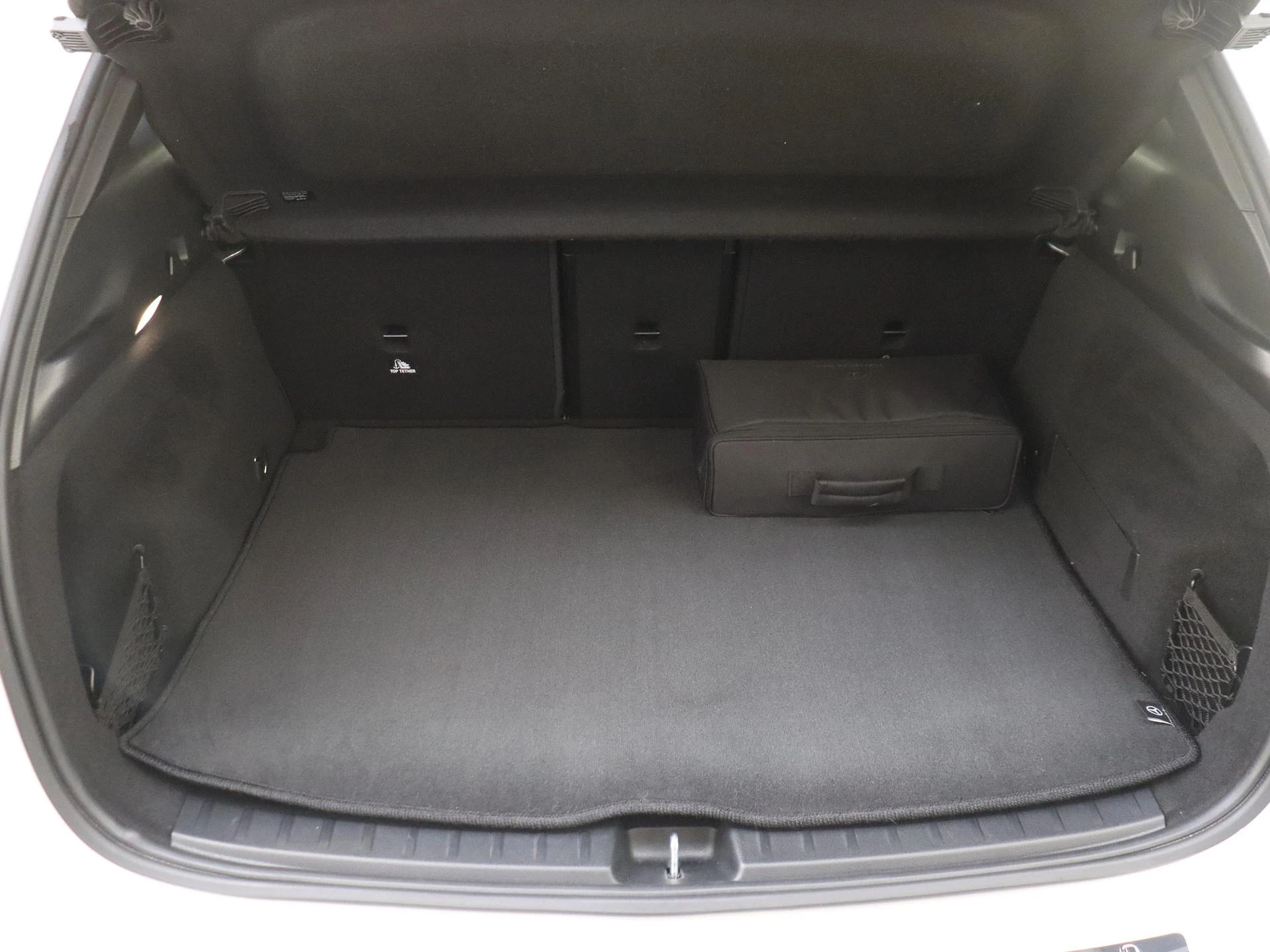 Mercedes-Benz-EQA-image-30