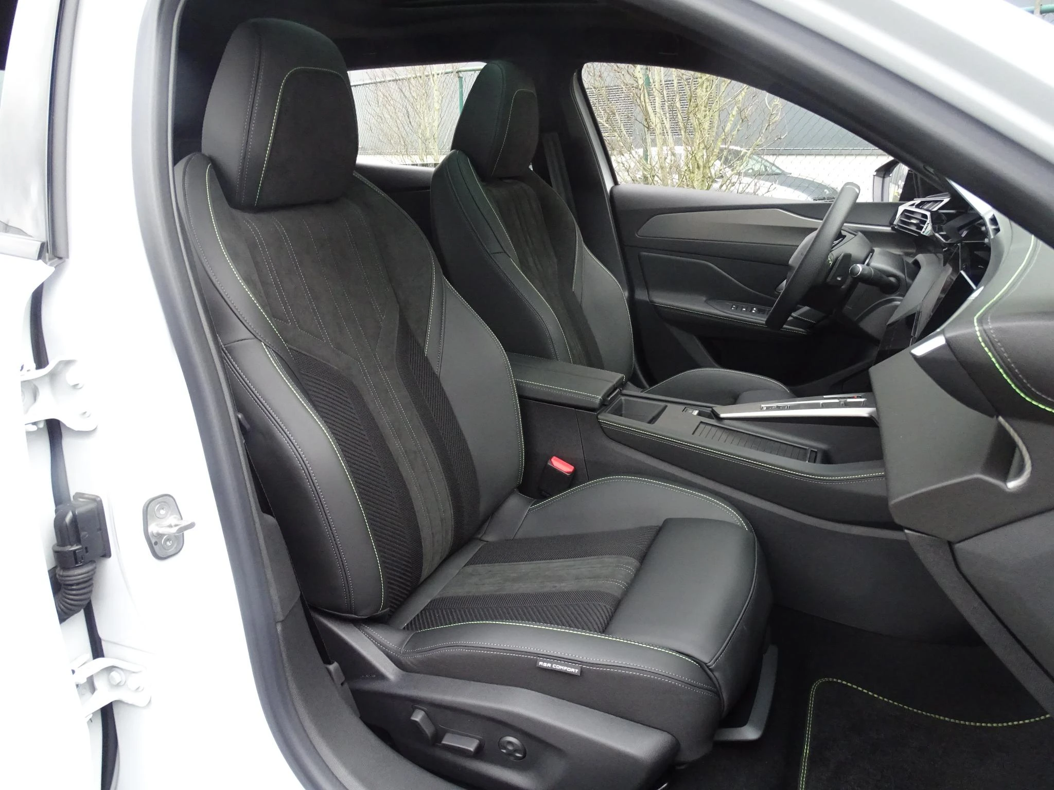 Peugeot-408-image-13
