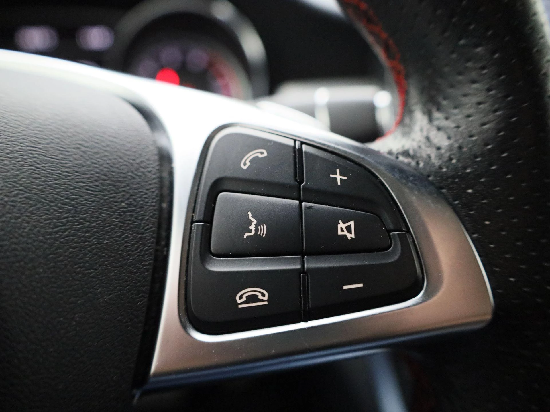 Mercedes-Benz-CLA-image-14