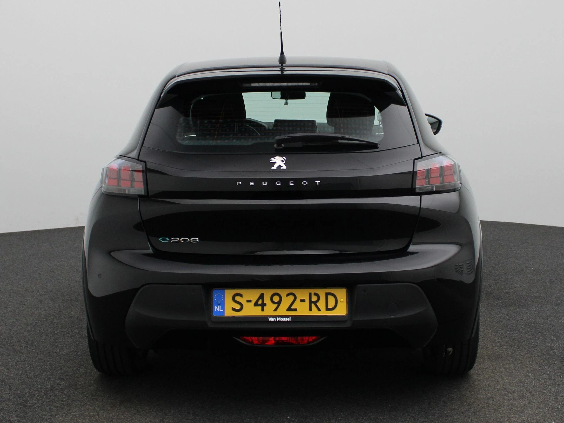 Peugeot-e-208-image-4
