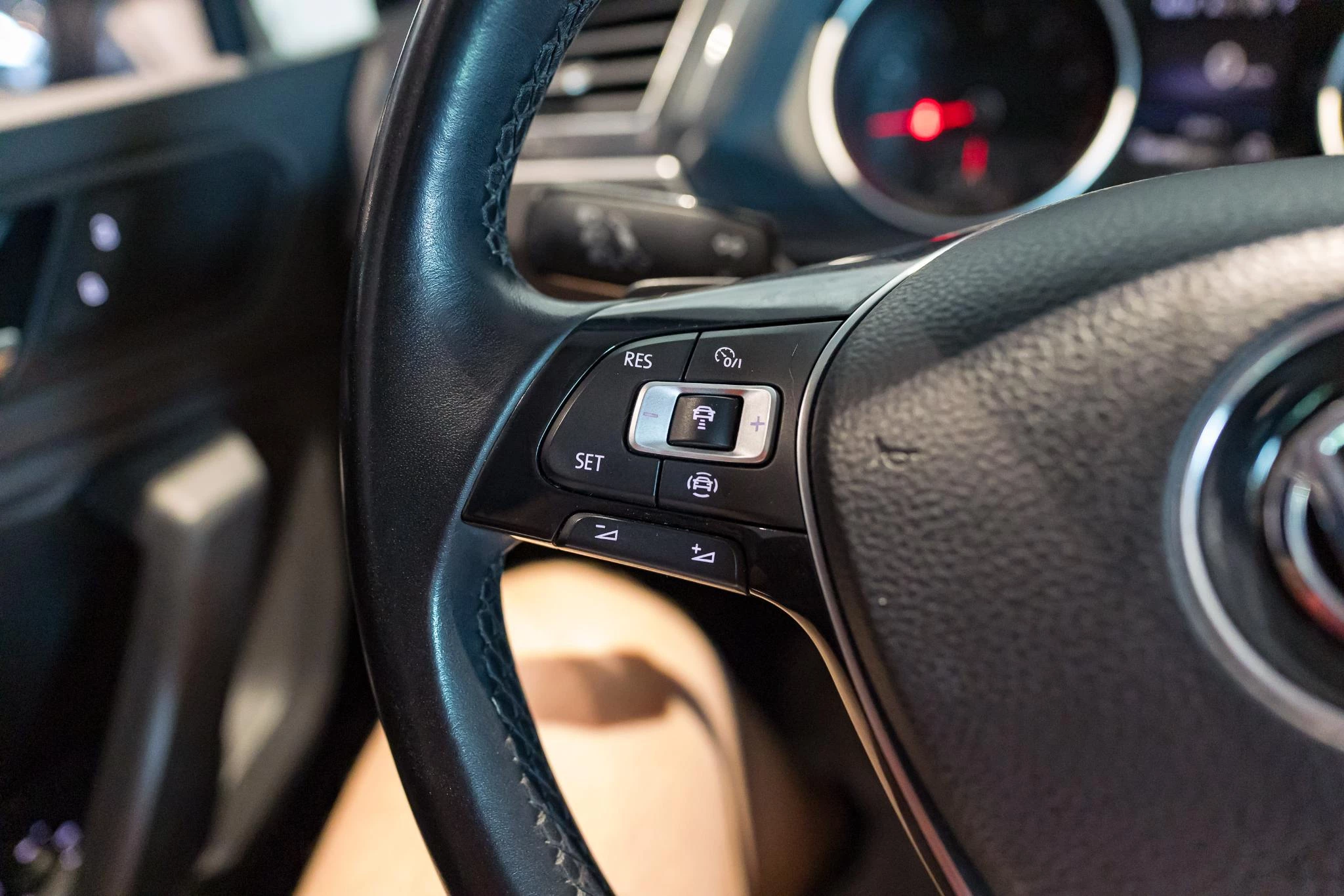 Volkswagen Tiguan 1.5 TSI DSG | Pano Dak | Carplay | ACC | Zetelverw
