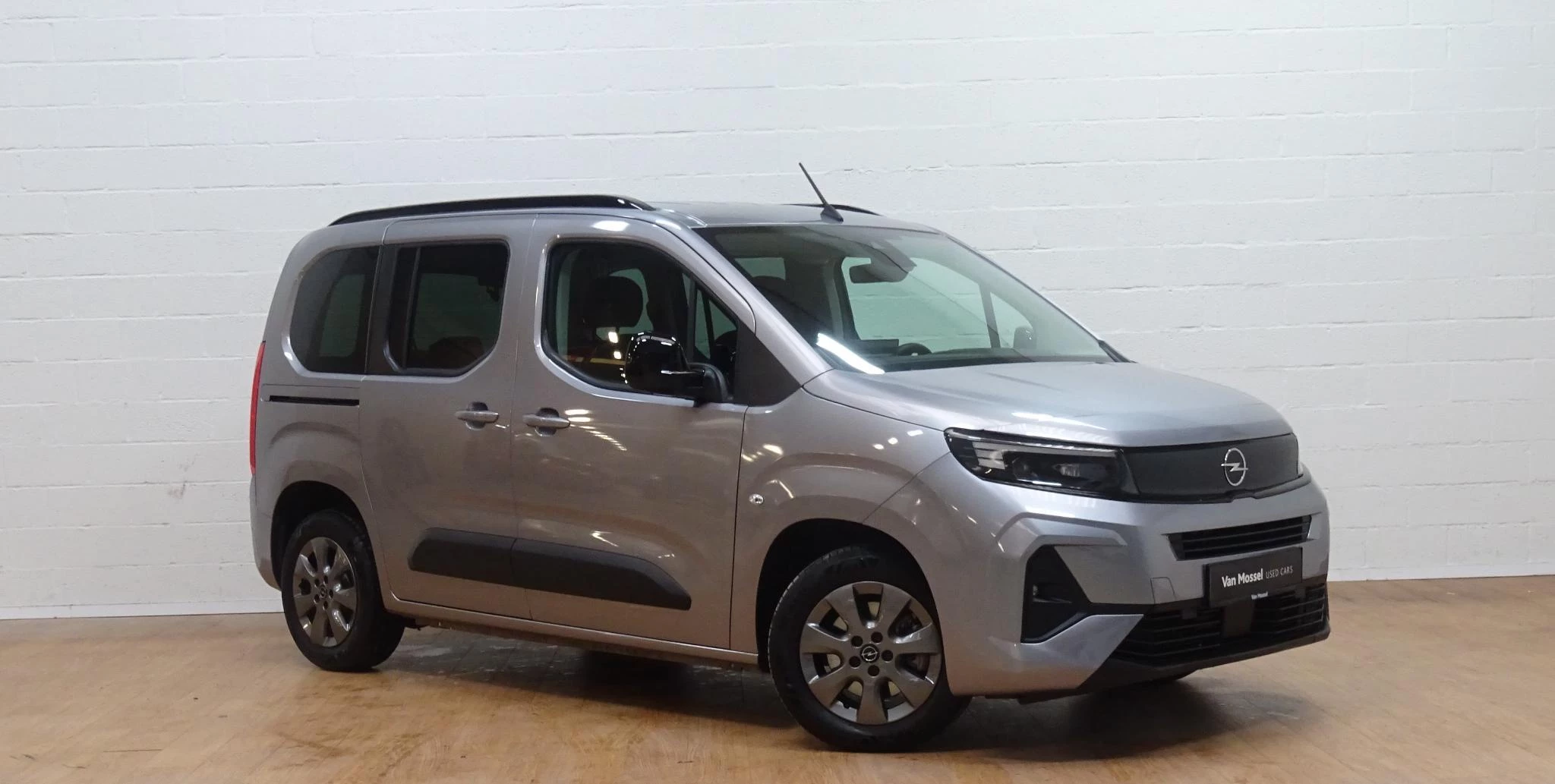 Opel Combo Life 1.2T Edition+gps+camera+park pilot achteraan