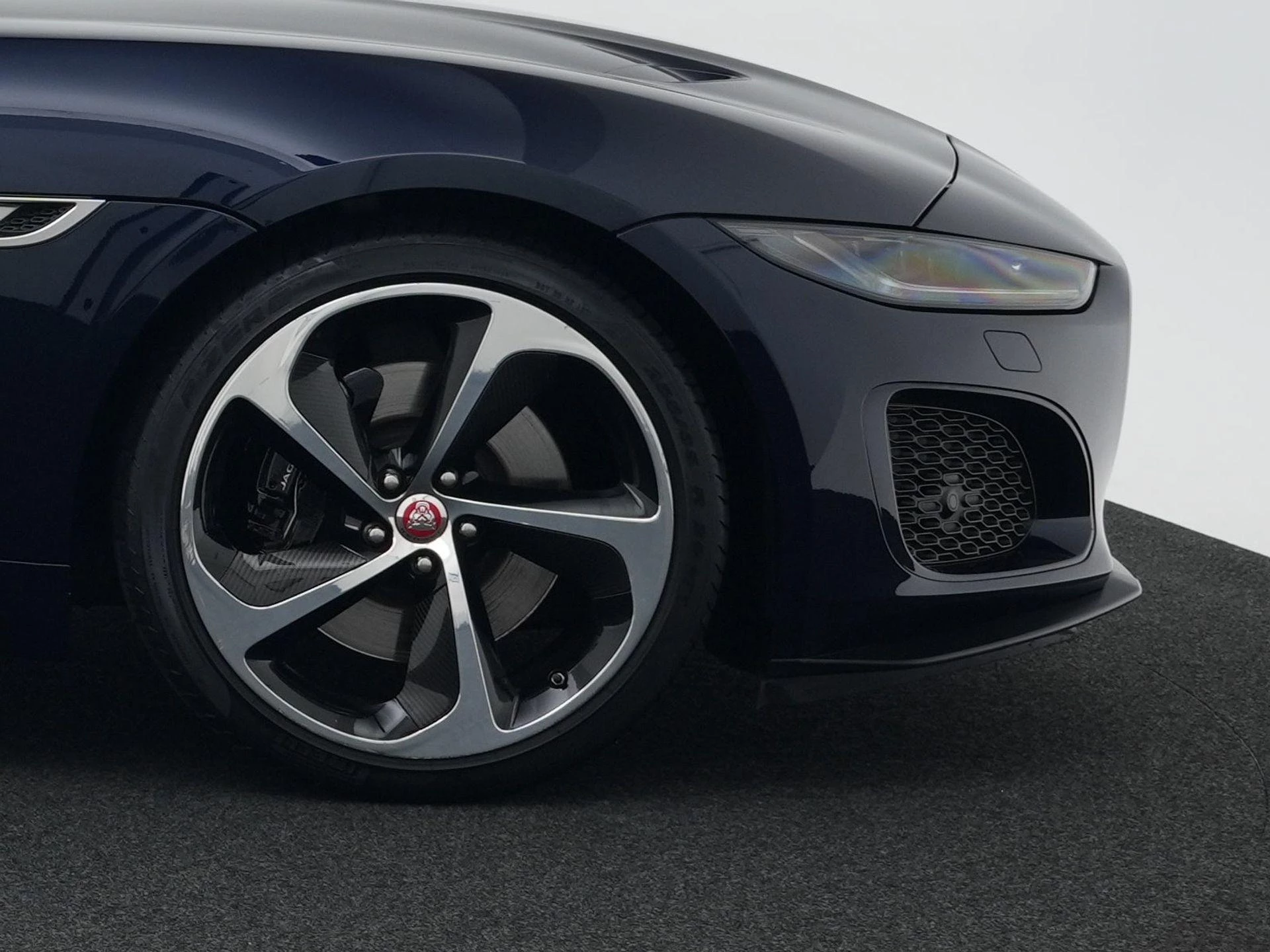 Jaguar F-TYPE P300 RWD First Edition
