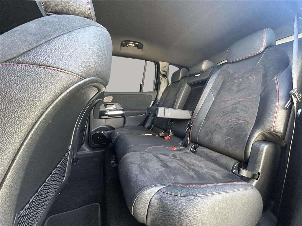 Mercedes-Benz-EQB-image-21