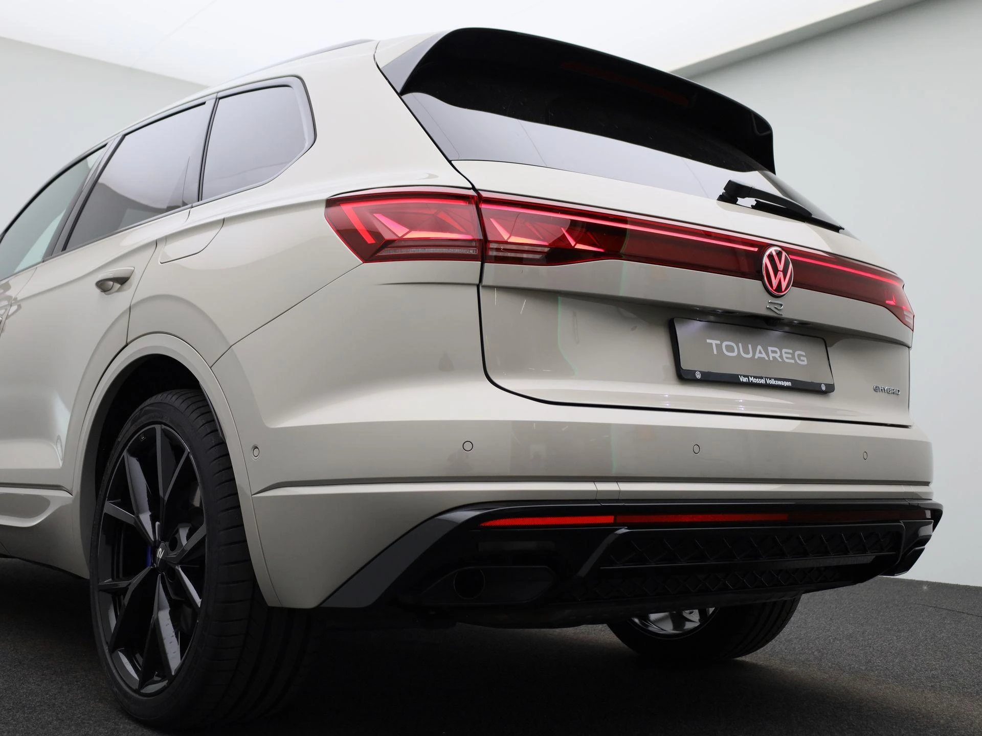 Volkswagen-Touareg-image-56