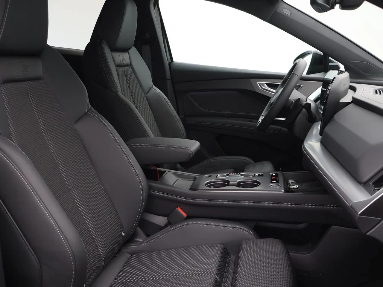 Audi-Q4 e-tron-image-18