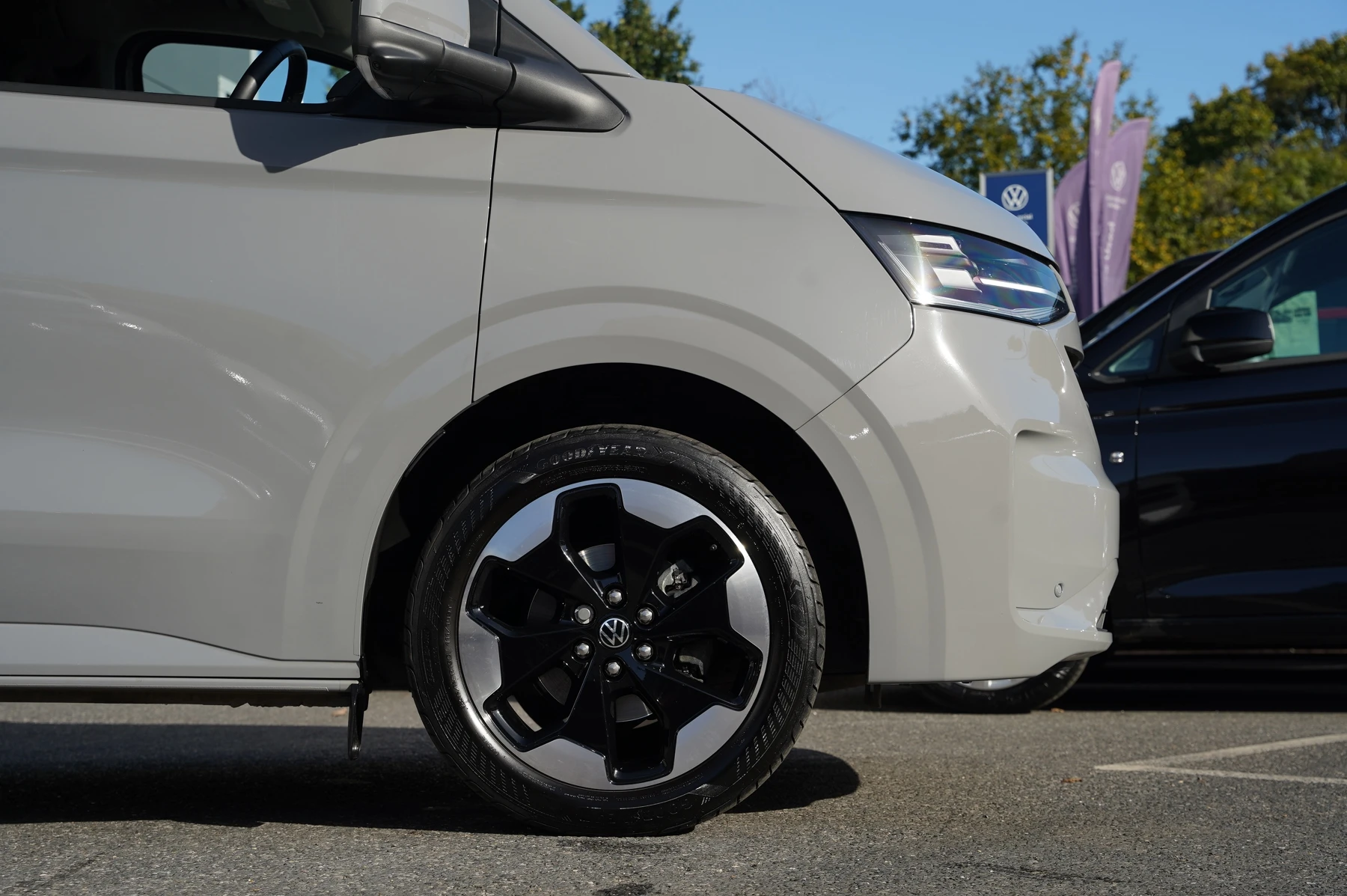 Volkswagen-Transporter-image-25