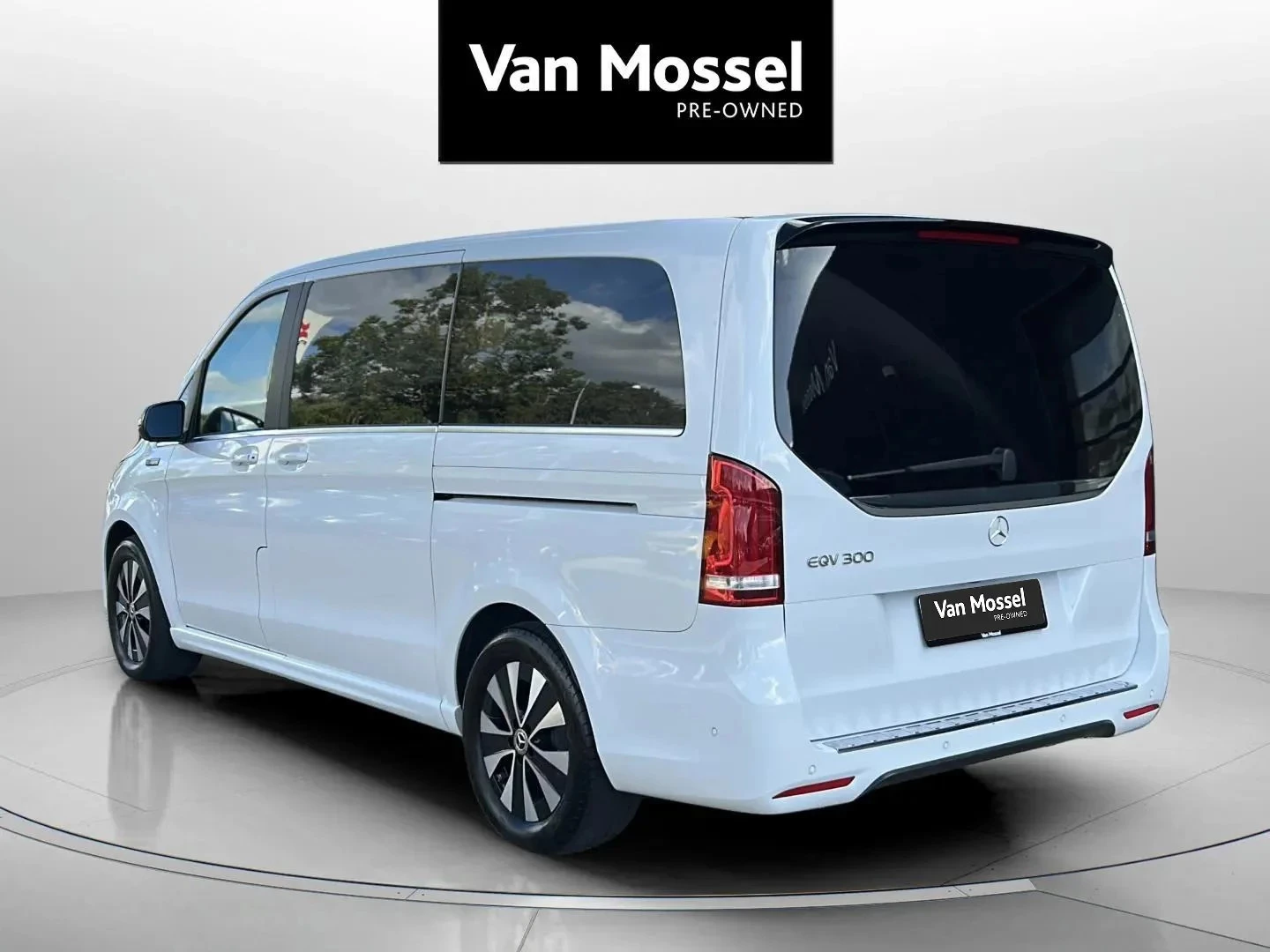 Mercedes-Benz-EQV-image-2