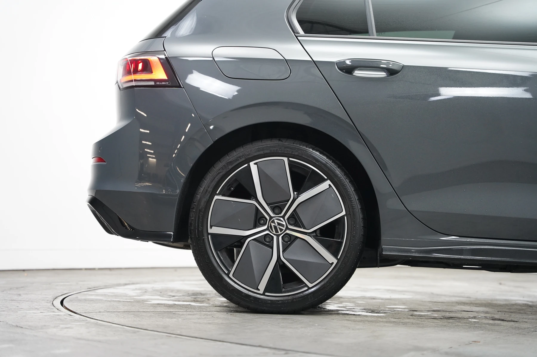 Volkswagen-Golf-image-33