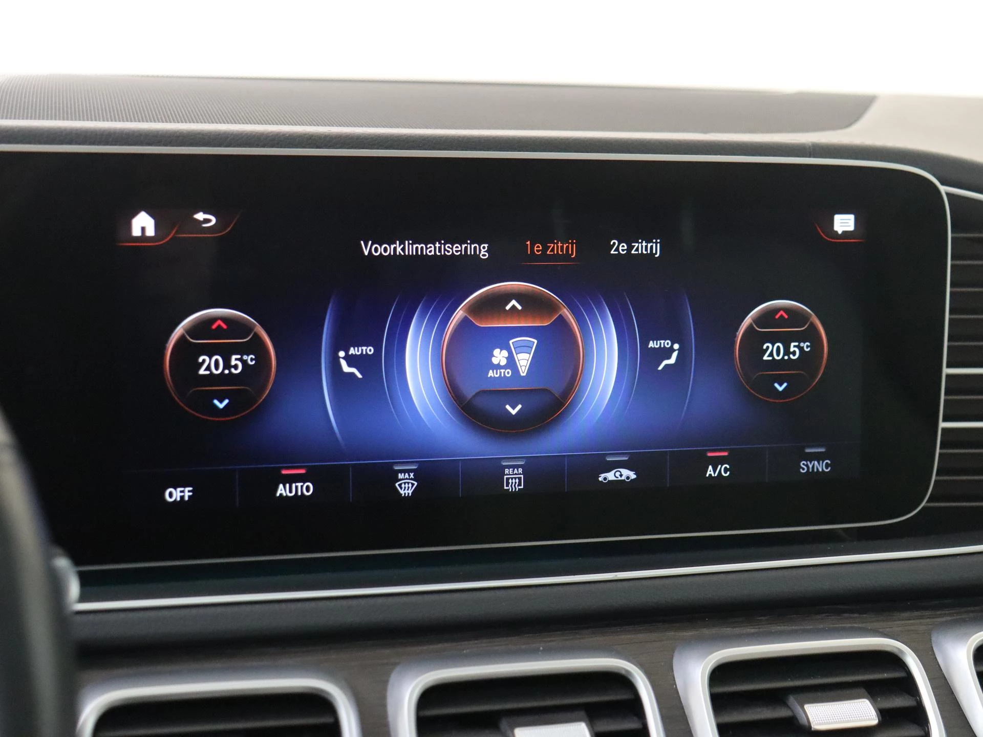 Mercedes-Benz-GLE-image-21