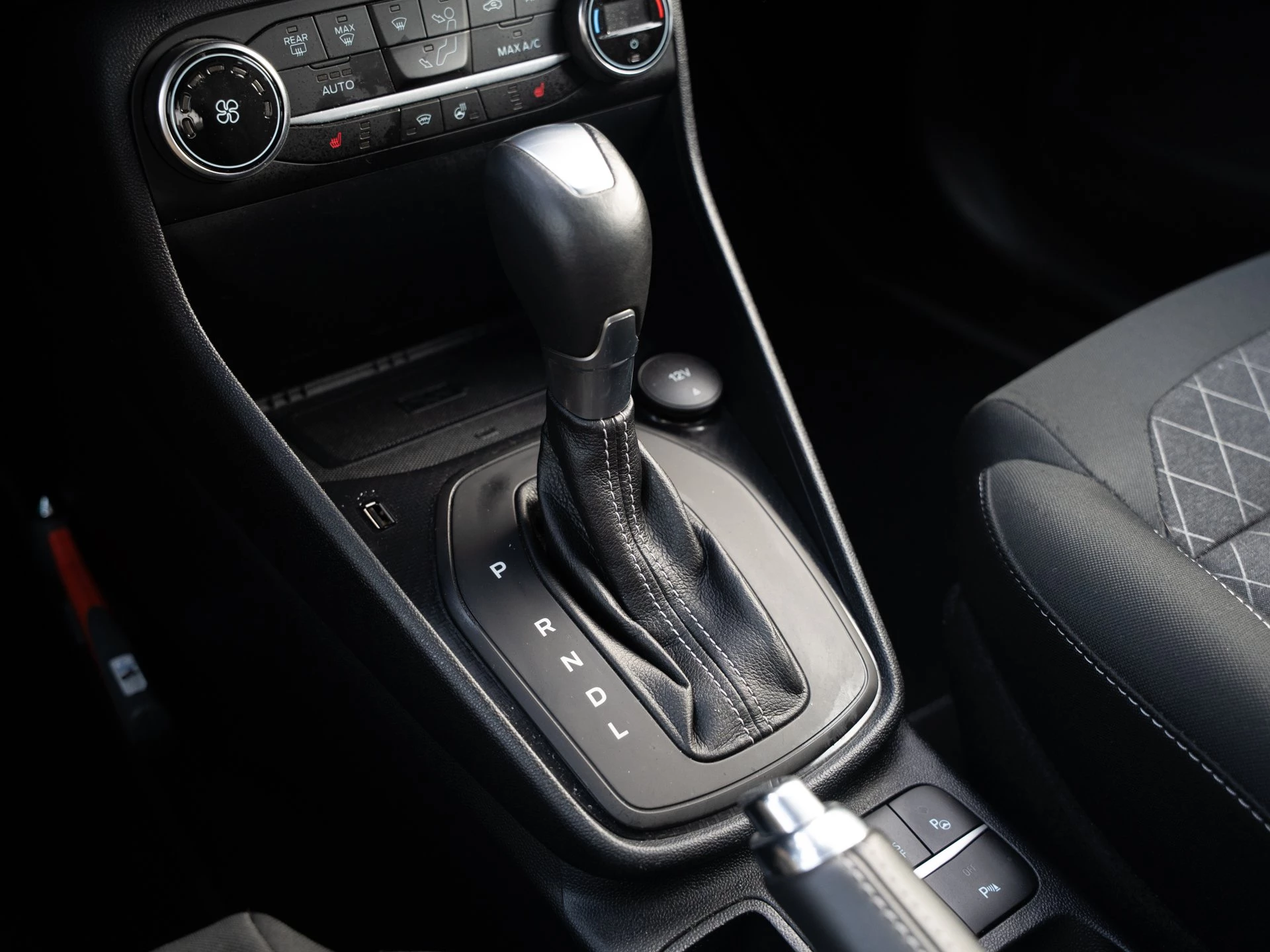Ford Fiesta Active X Aut*AHK*ACC*NAVI*RFK*Winter-Pkt.
