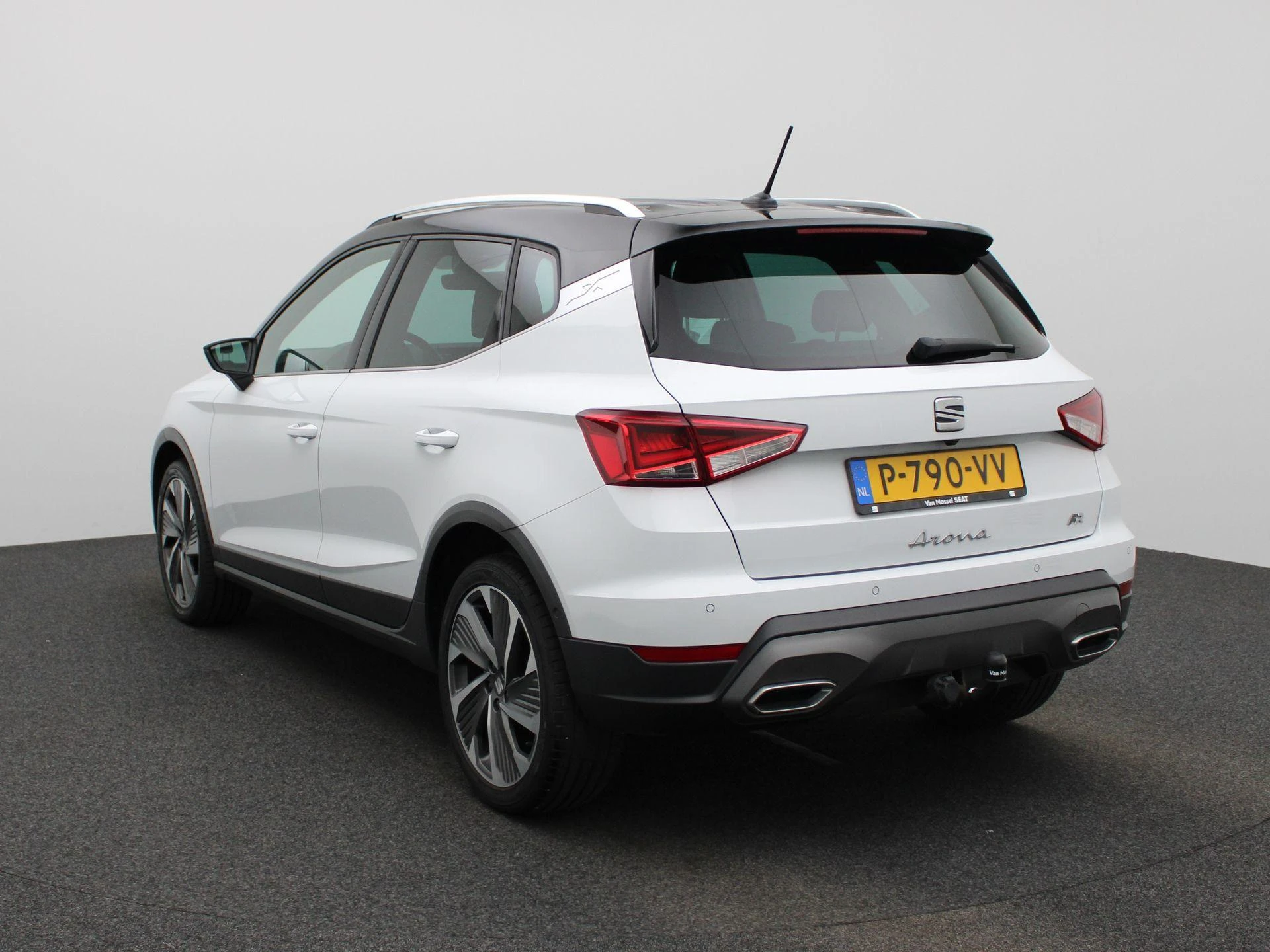 SEAT-Arona-image-1