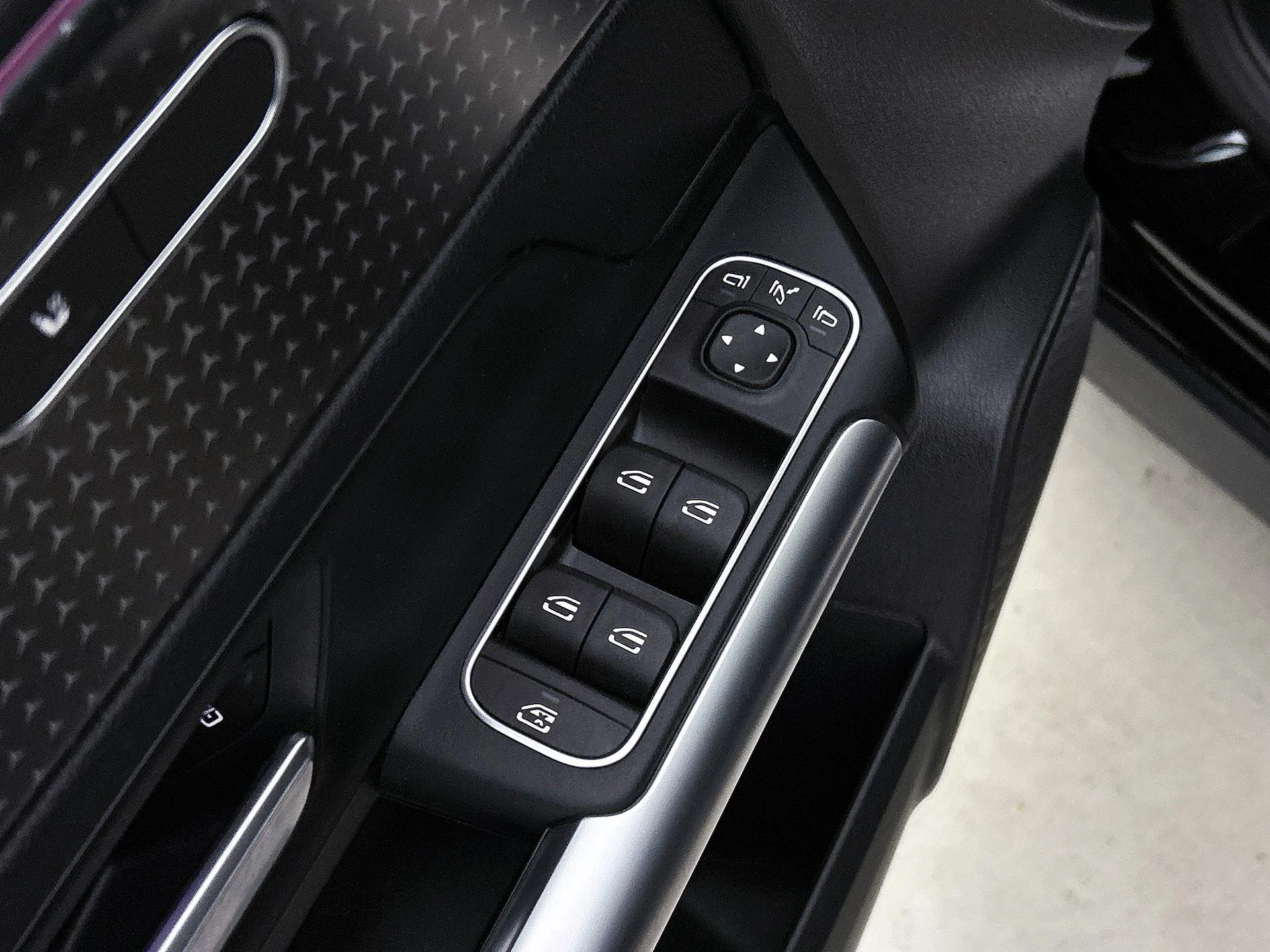 Mercedes-Benz-GLA-image-32