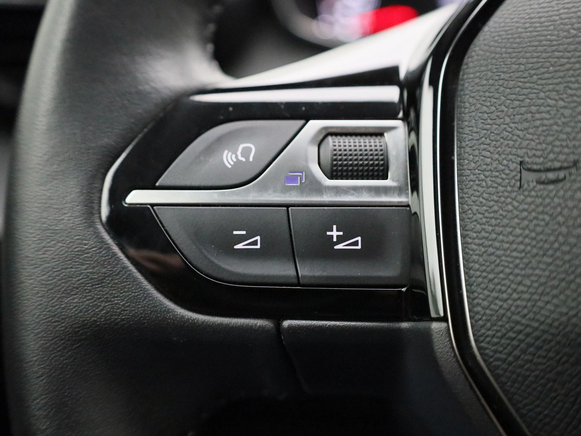 Peugeot-208-image-16