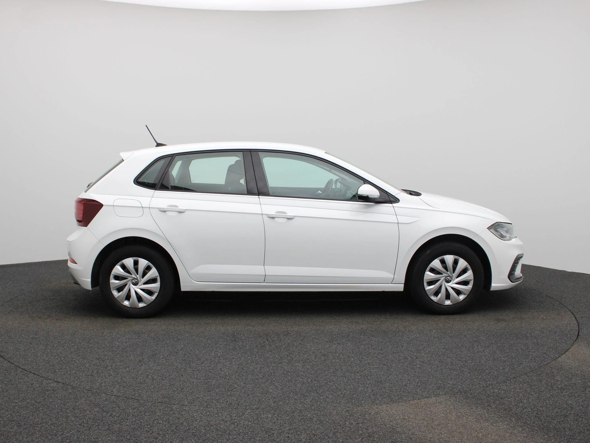 Volkswagen-Polo-image-5