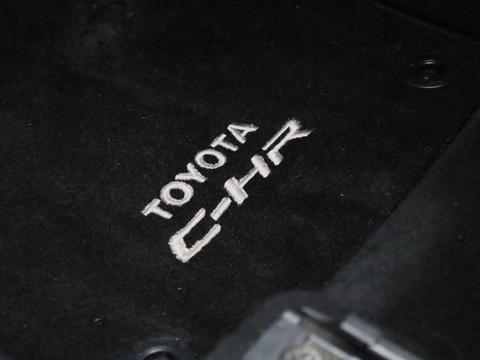 Toyota-C-HR-image-28